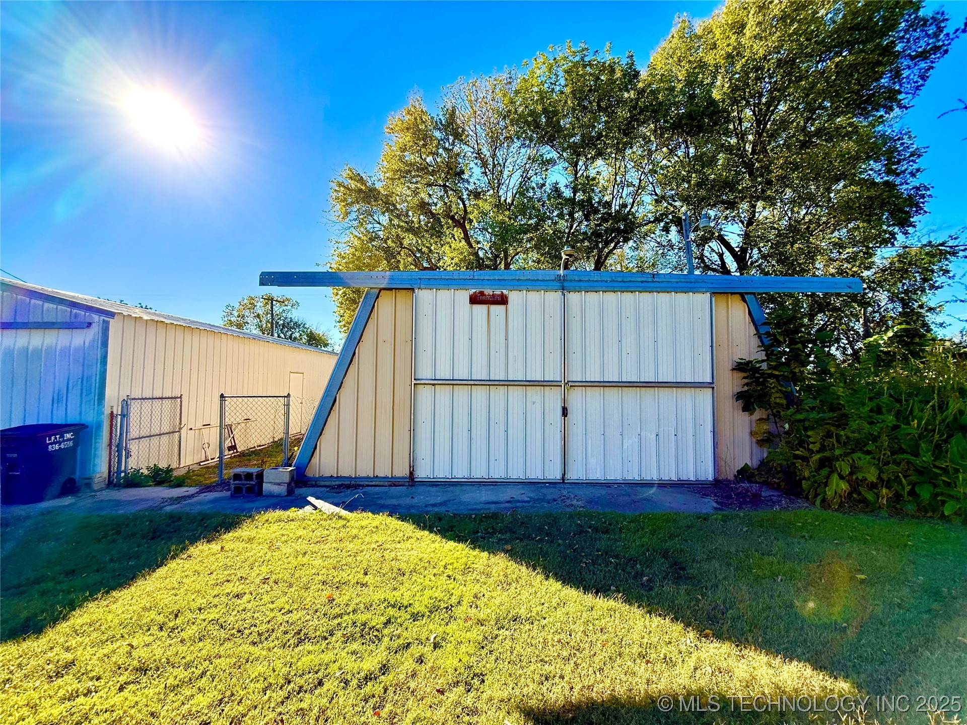 704 E 2nd Avenue Warner OK 74469