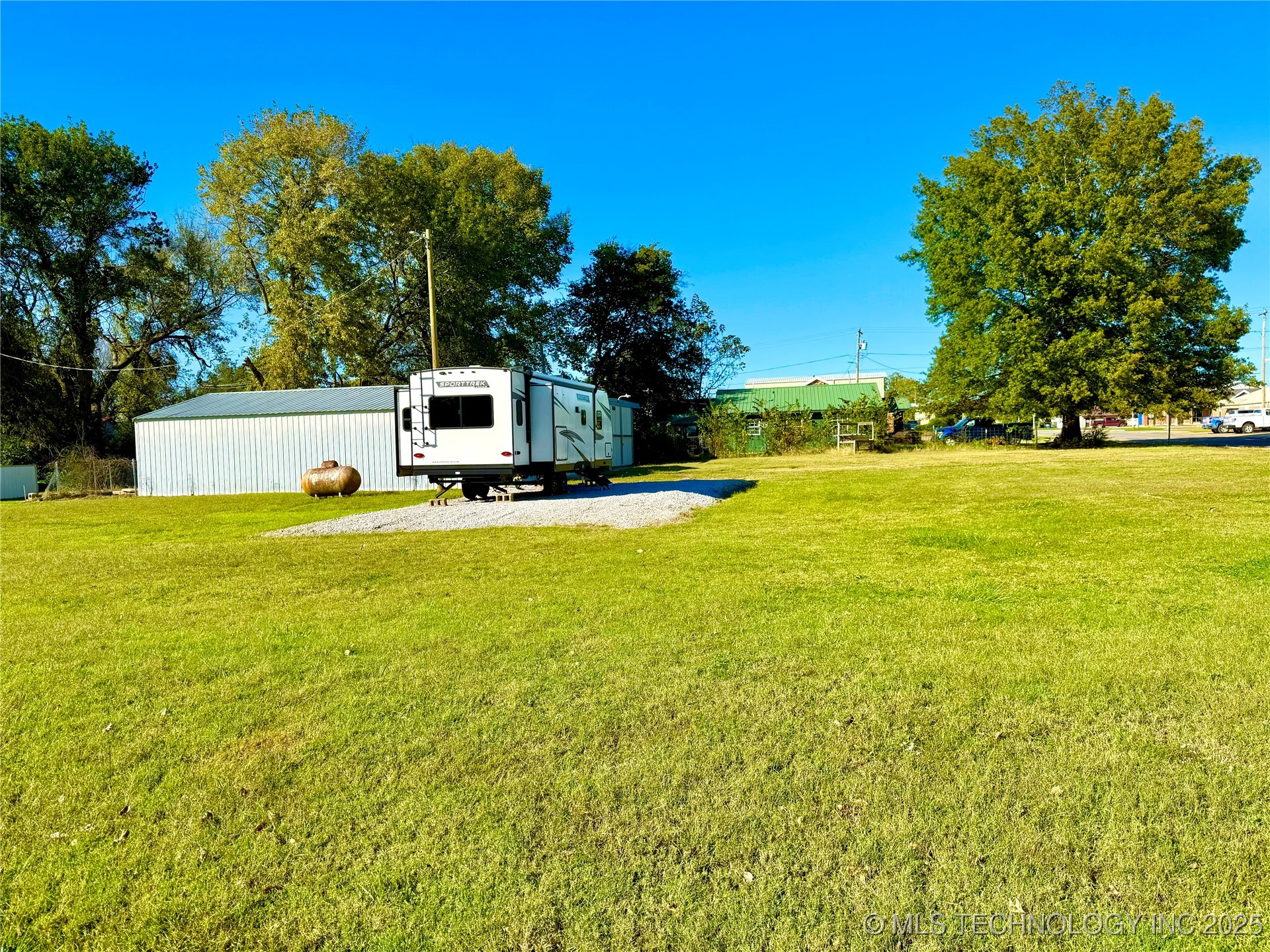 704 E 2nd Avenue Warner OK 74469