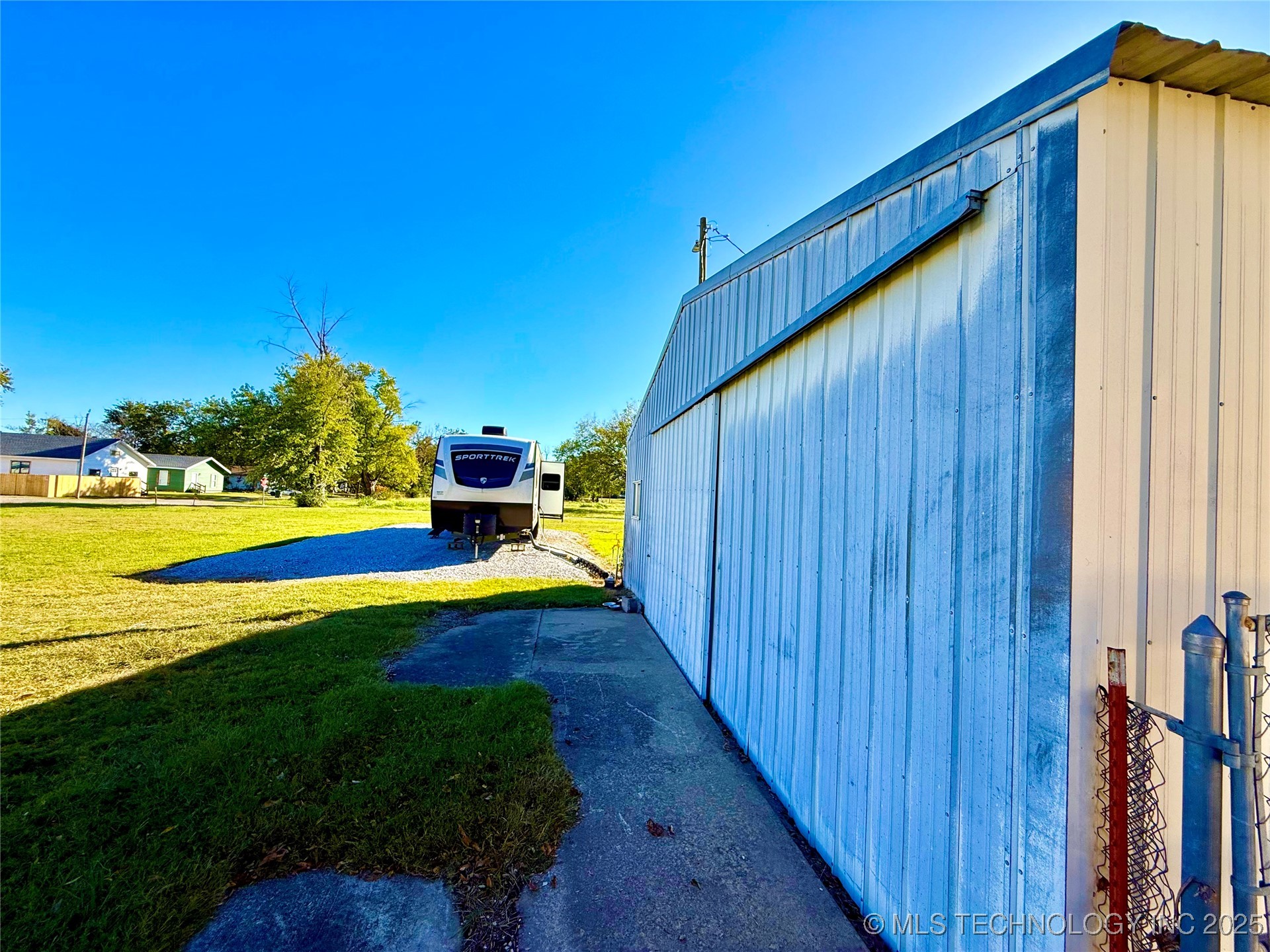 704 E 2nd Avenue Warner OK 74469