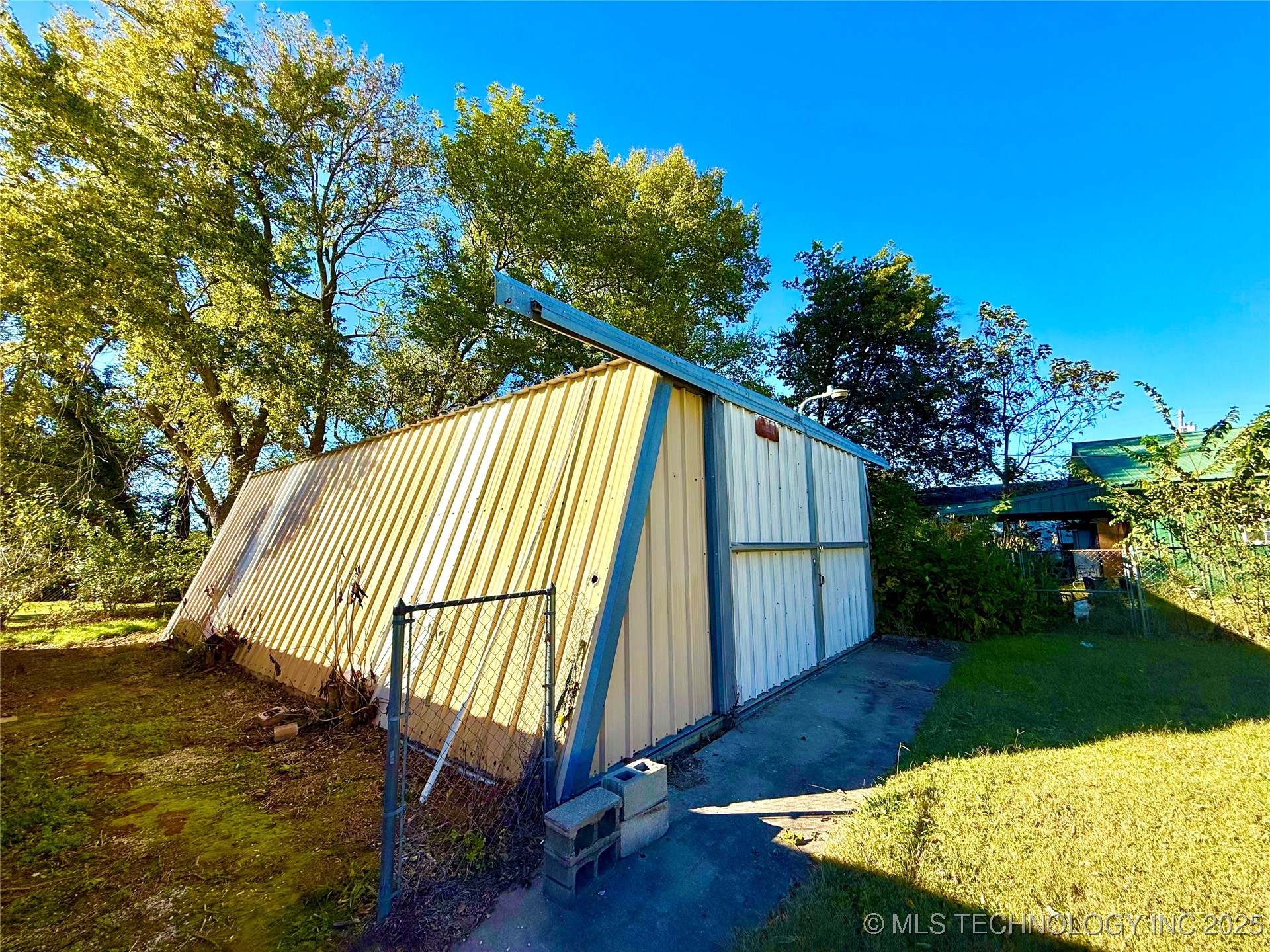 704 E 2nd Avenue Warner OK 74469