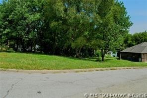 1749 W Pine Place Tulsa OK 74127