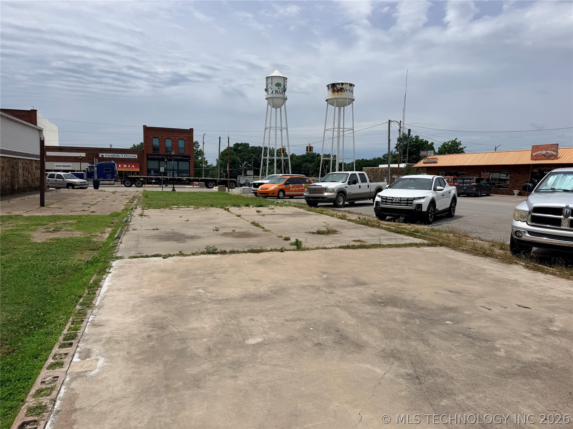 125 N Broadway Street Coweta OK 74429
