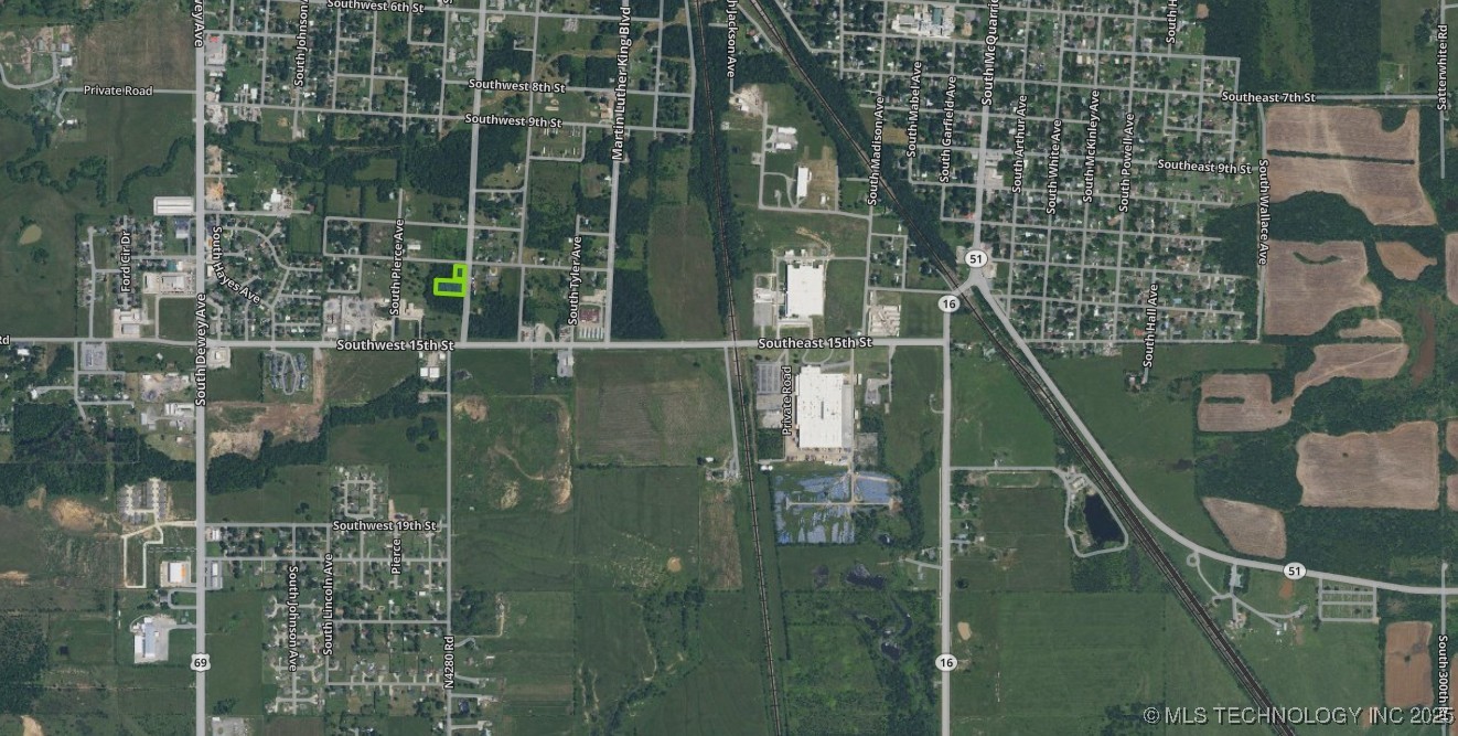 1406 S Filmore Avenue Wagoner OK 74467