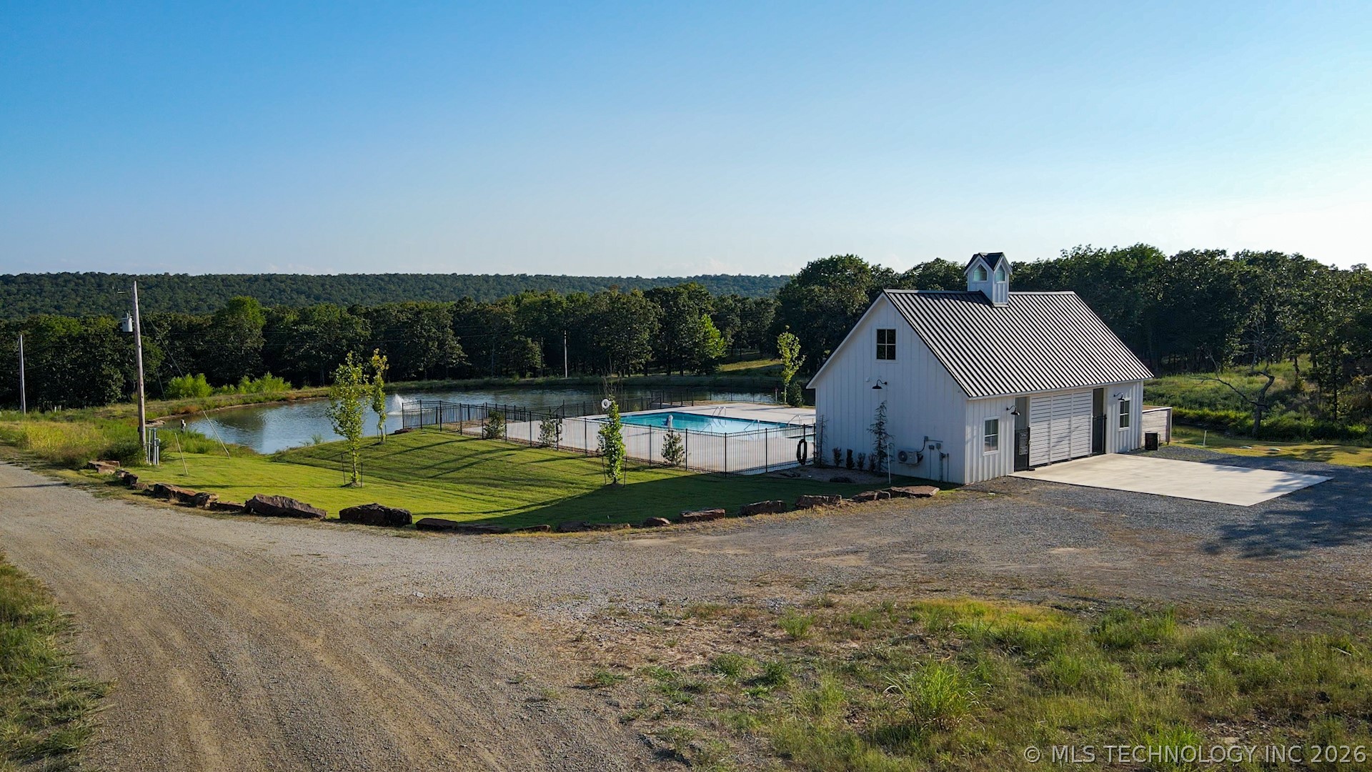 23 Falcon Tree Loop Eufaula OK 74432