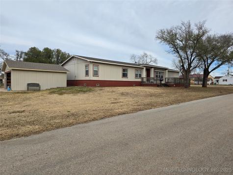 306 W Oklahoma Medford OK 73759