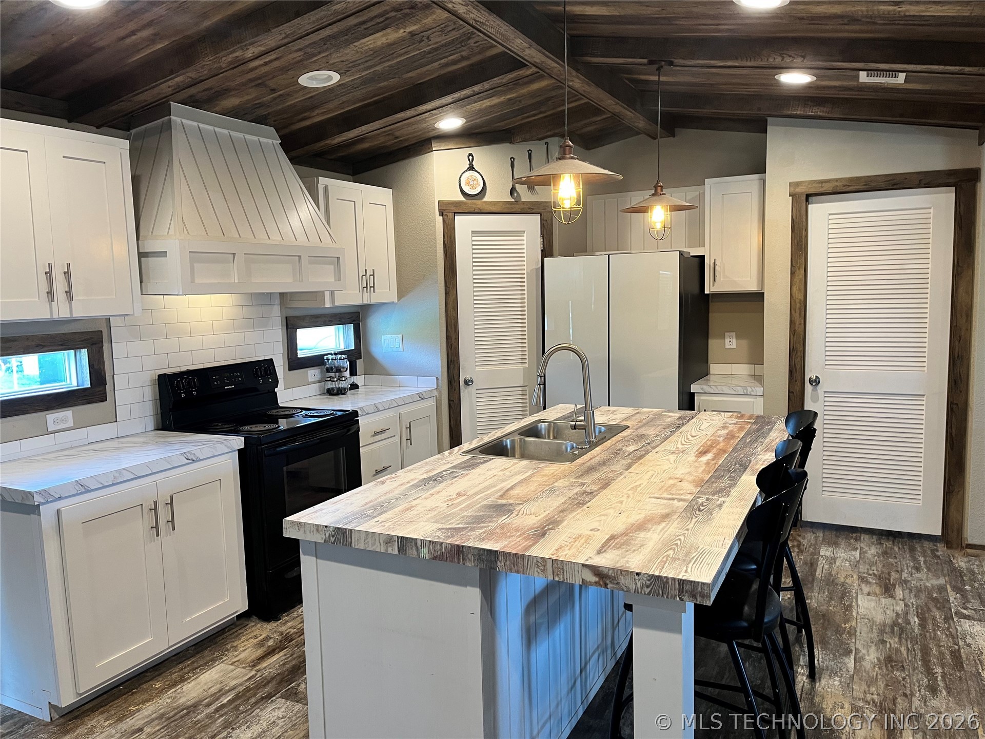 30292 S Highway 2 Whitefield OK 74462