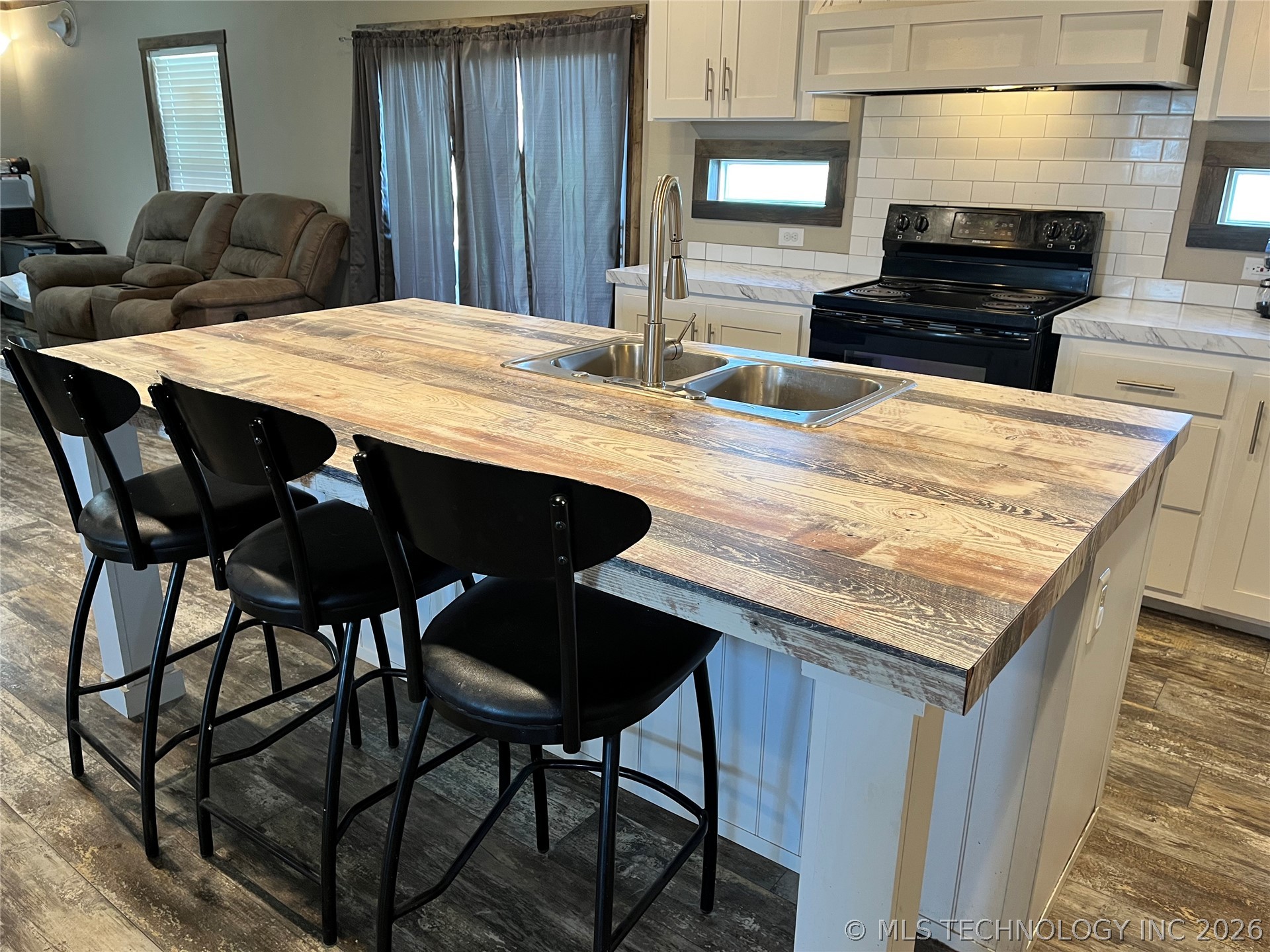 30292 S Highway 2 Whitefield OK 74462