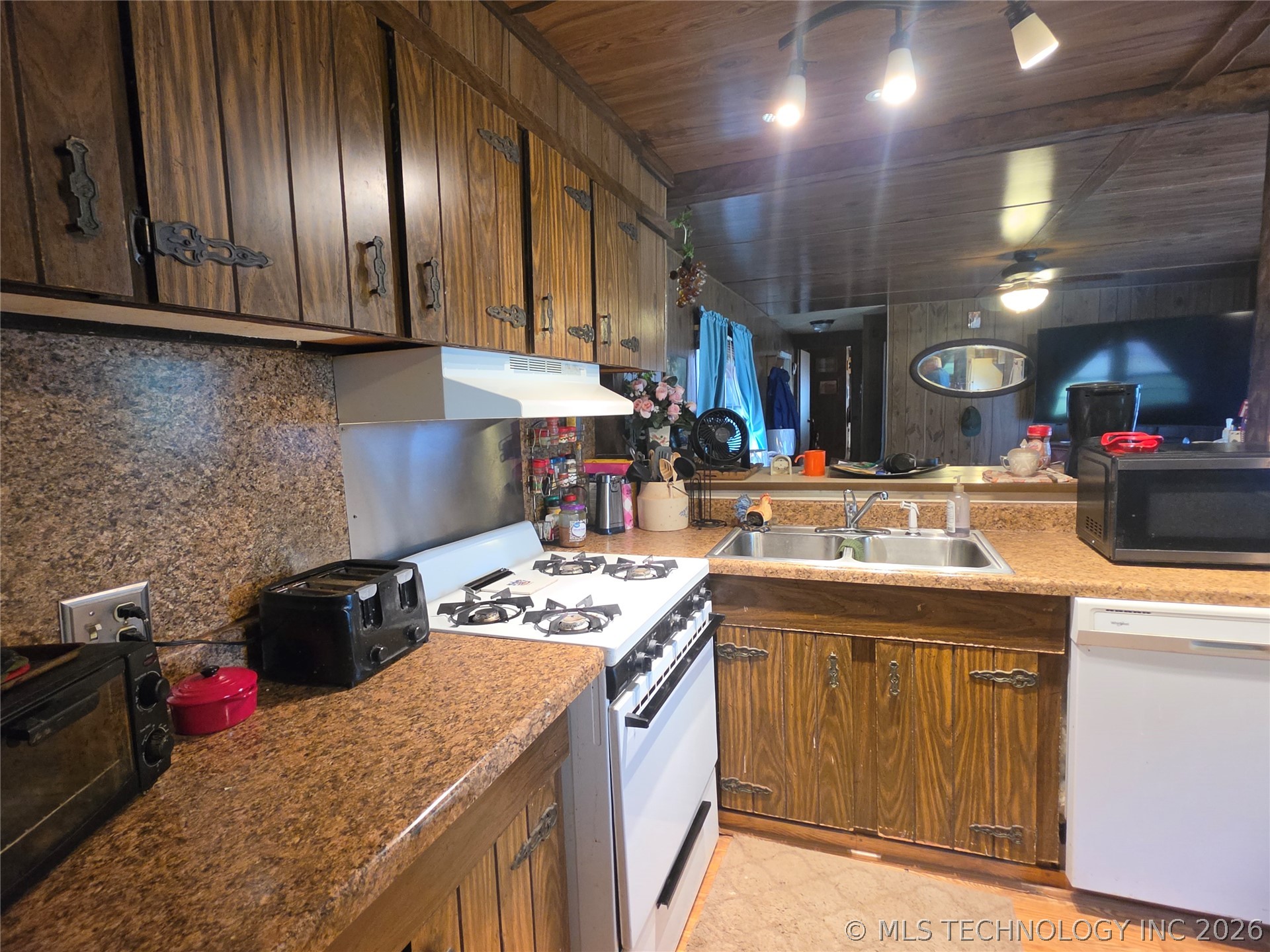 416335 Lagoon Drive Checotah OK 74426