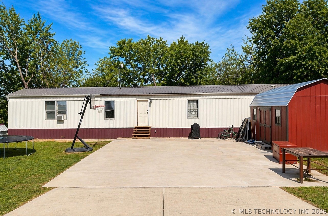 13445 New Lake Road Henryetta OK 74437