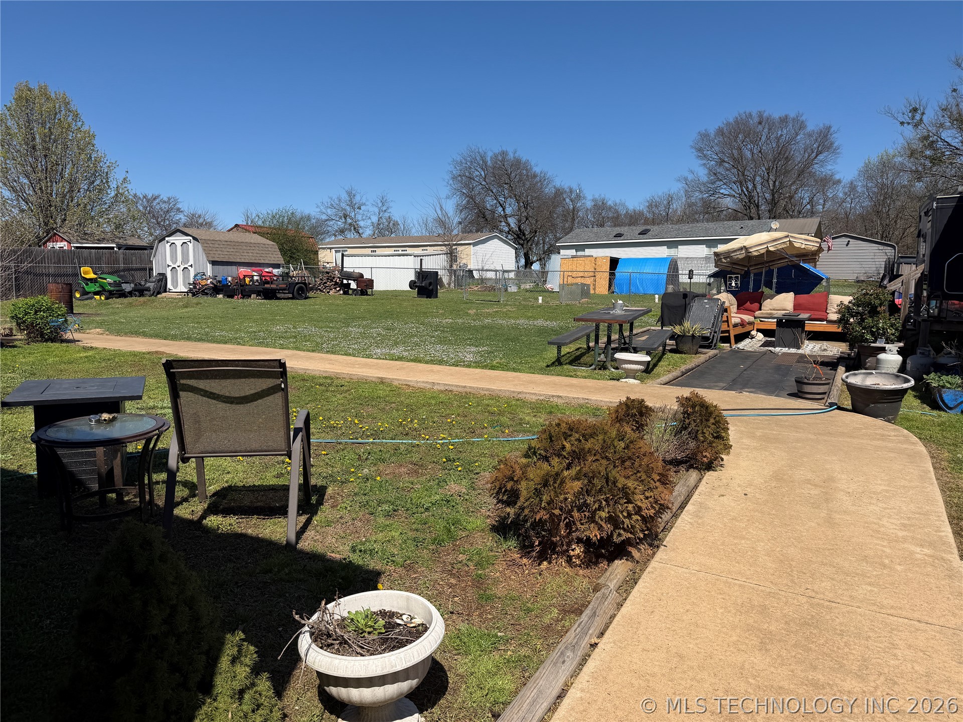 608 W Curtis Calera OK 74730