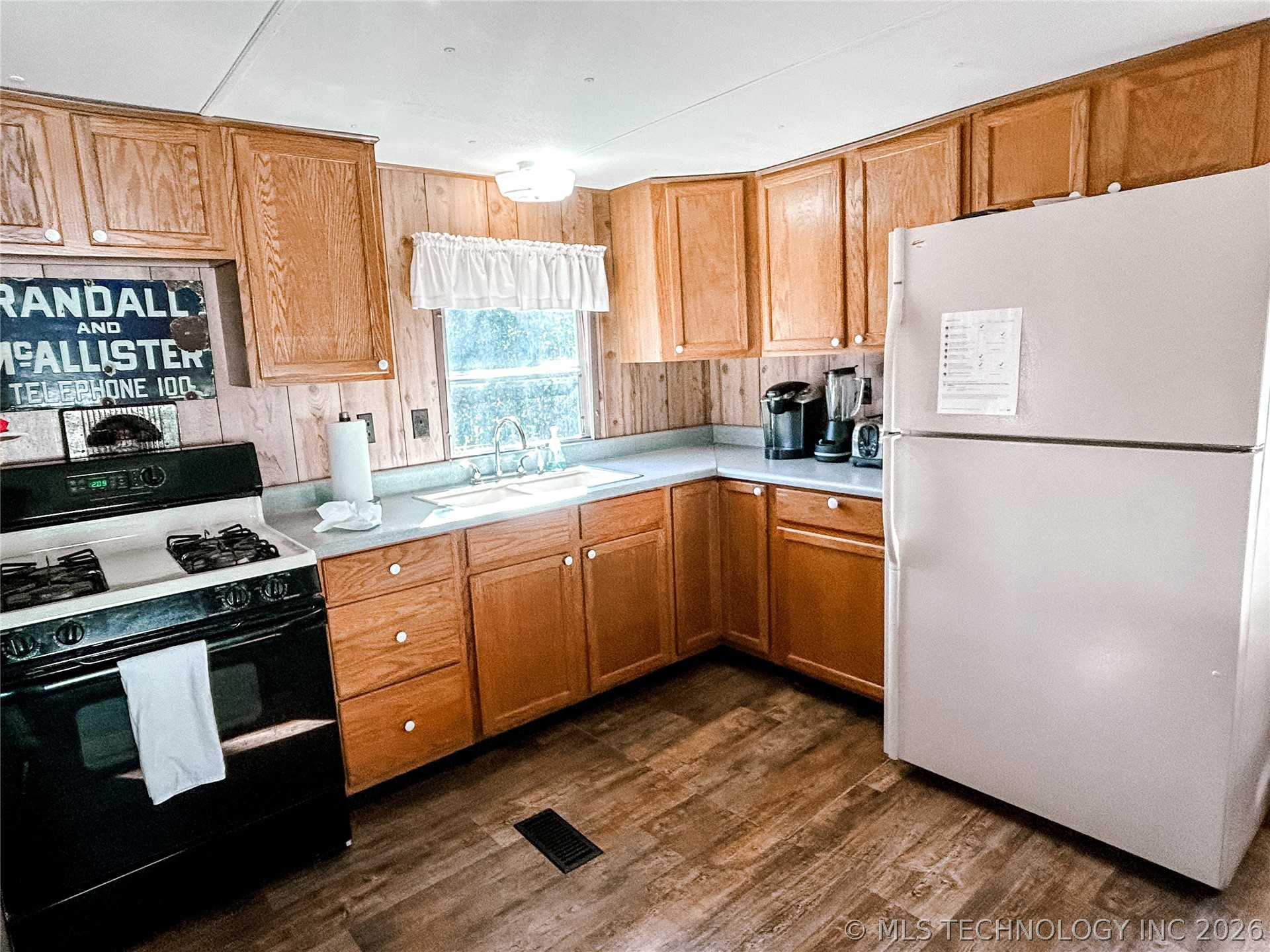 676 N Elm Street Eufaula OK 74432