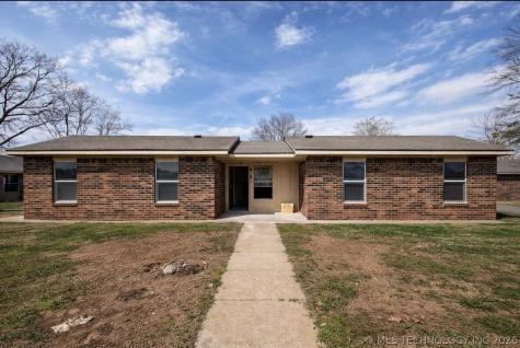 100 W Oak Webbers Falls OK 74470