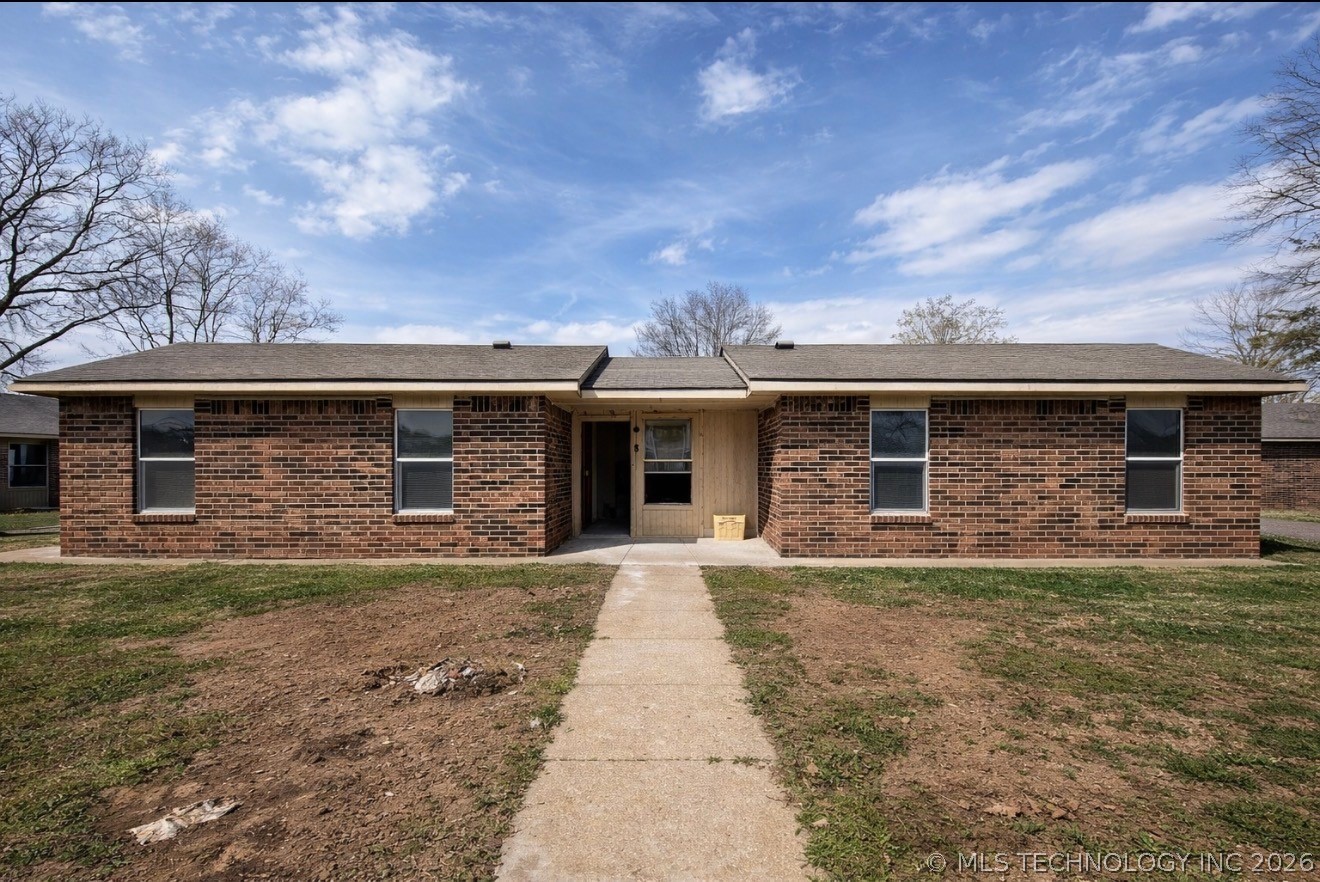 100 W Oak Webbers Falls OK 74470