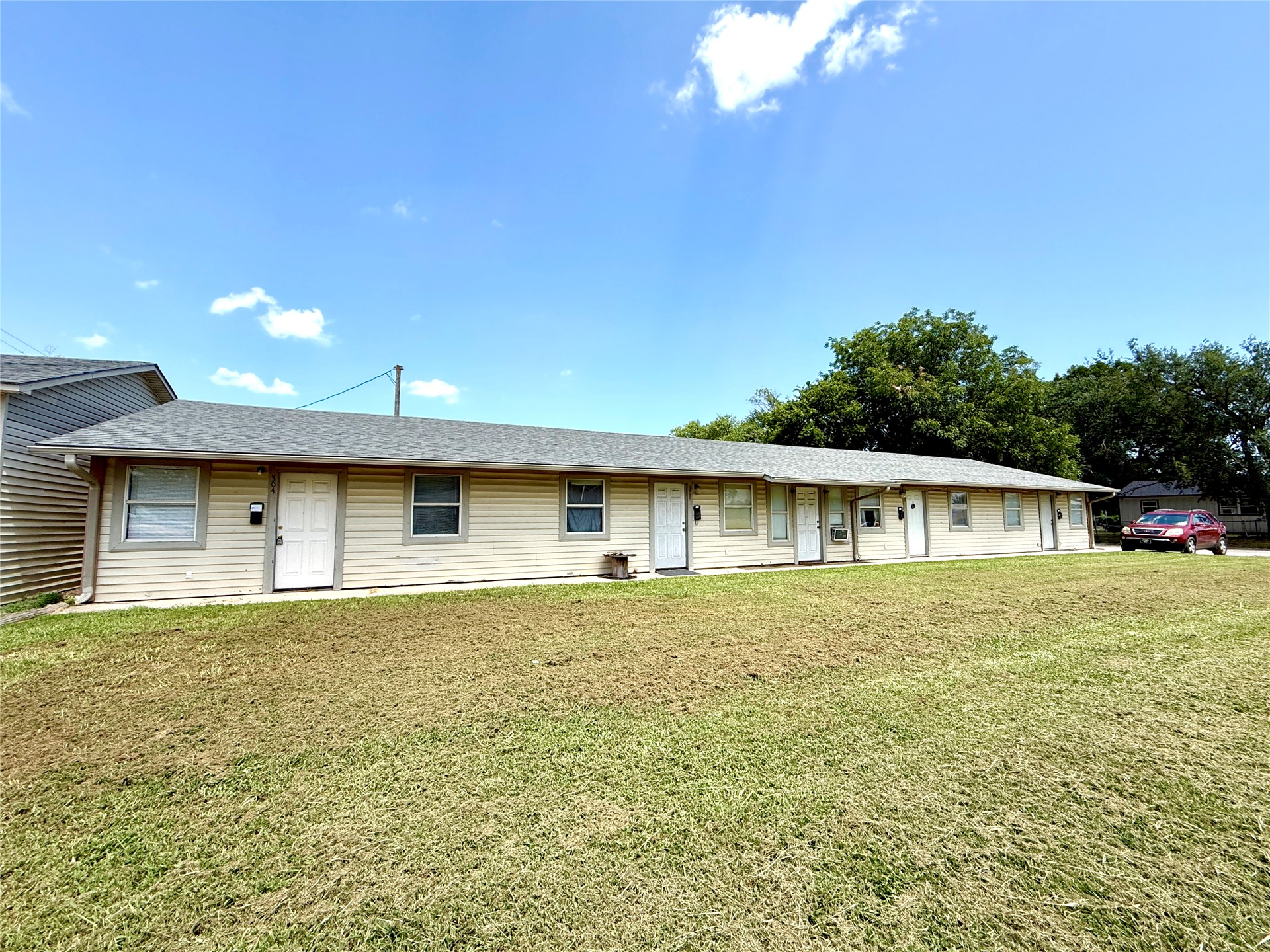312 S B Davis OK 73030