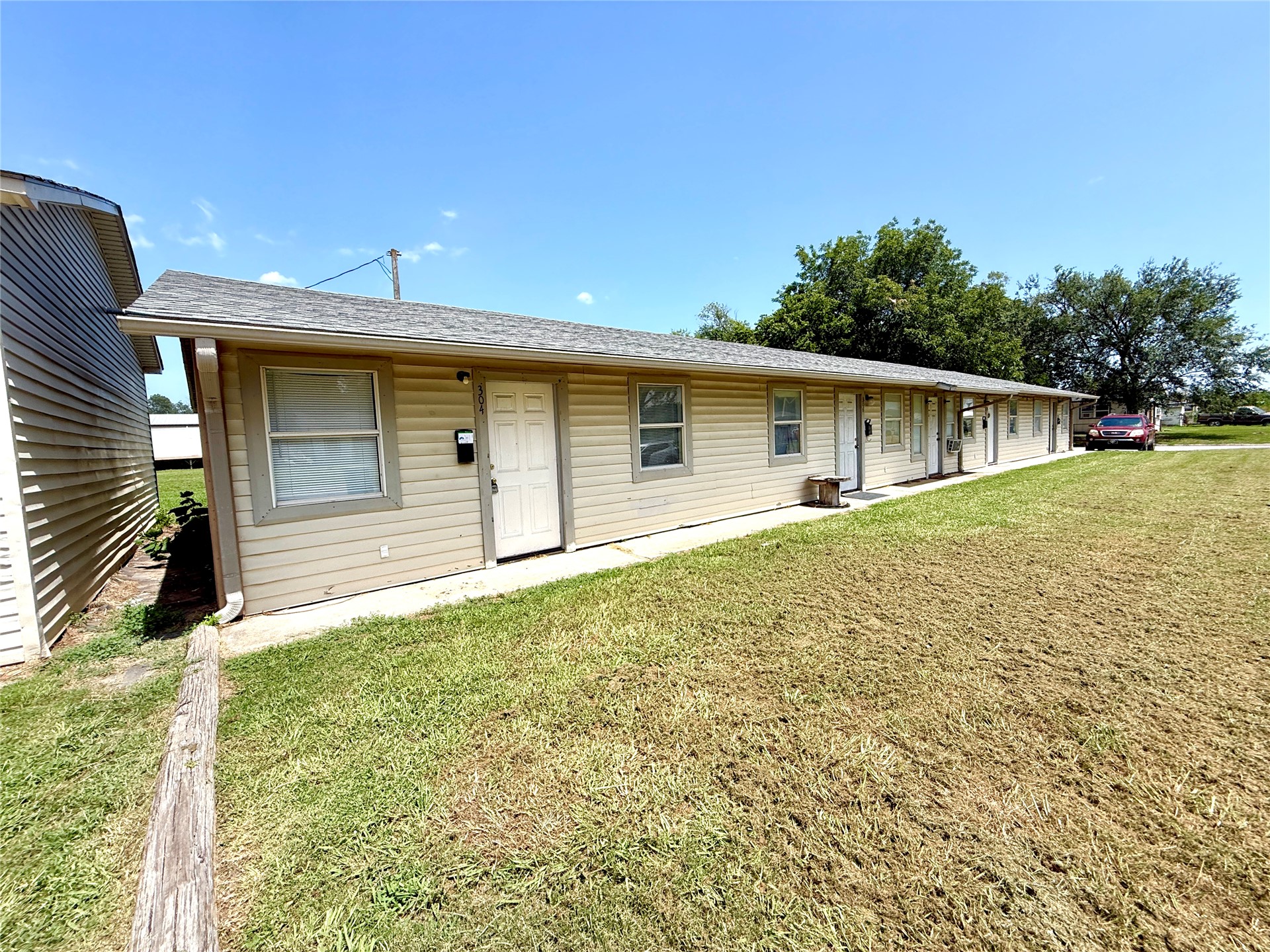 312 S B Davis OK 73030