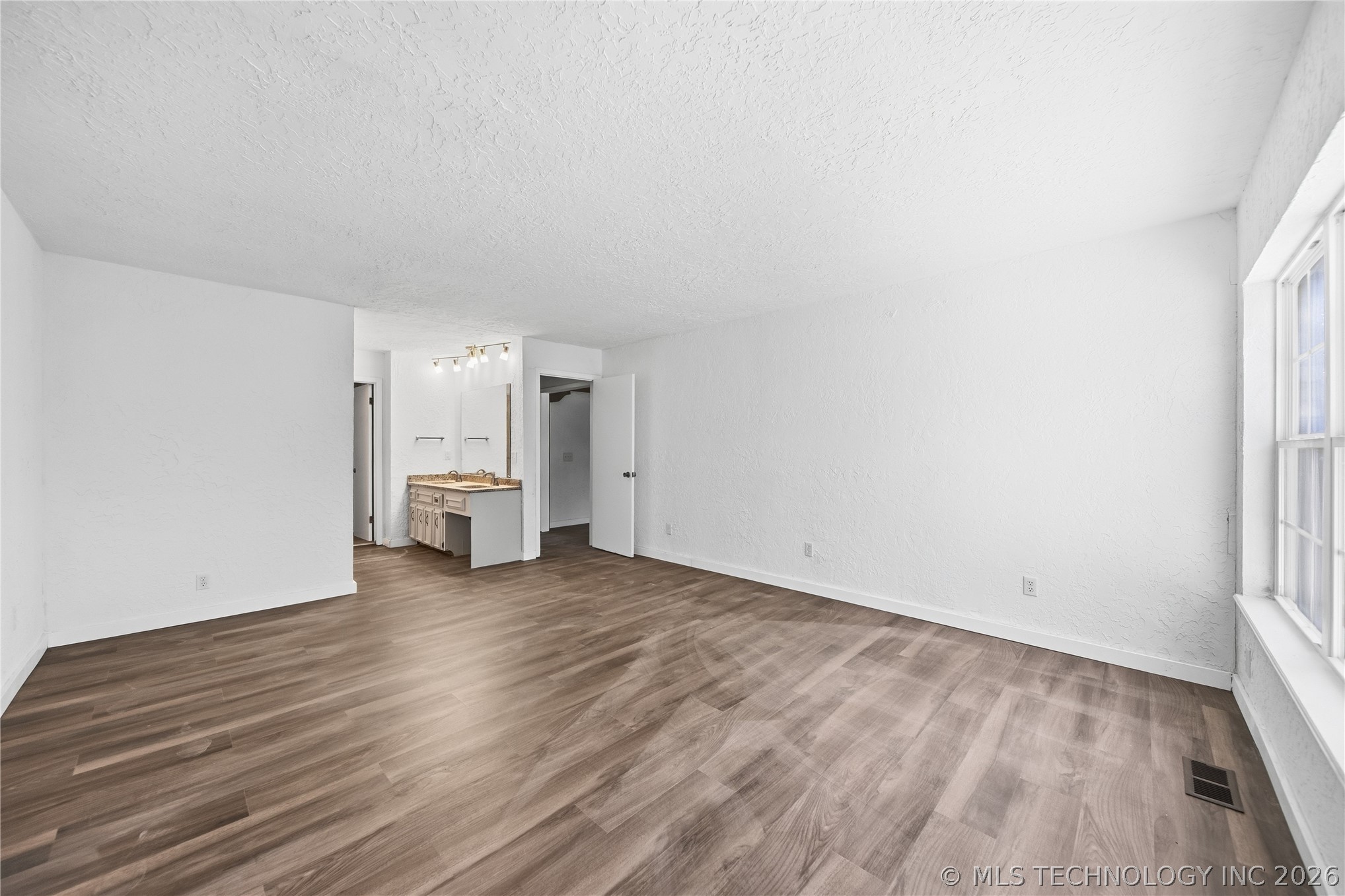 3928 E 60th Place Tulsa OK 74135