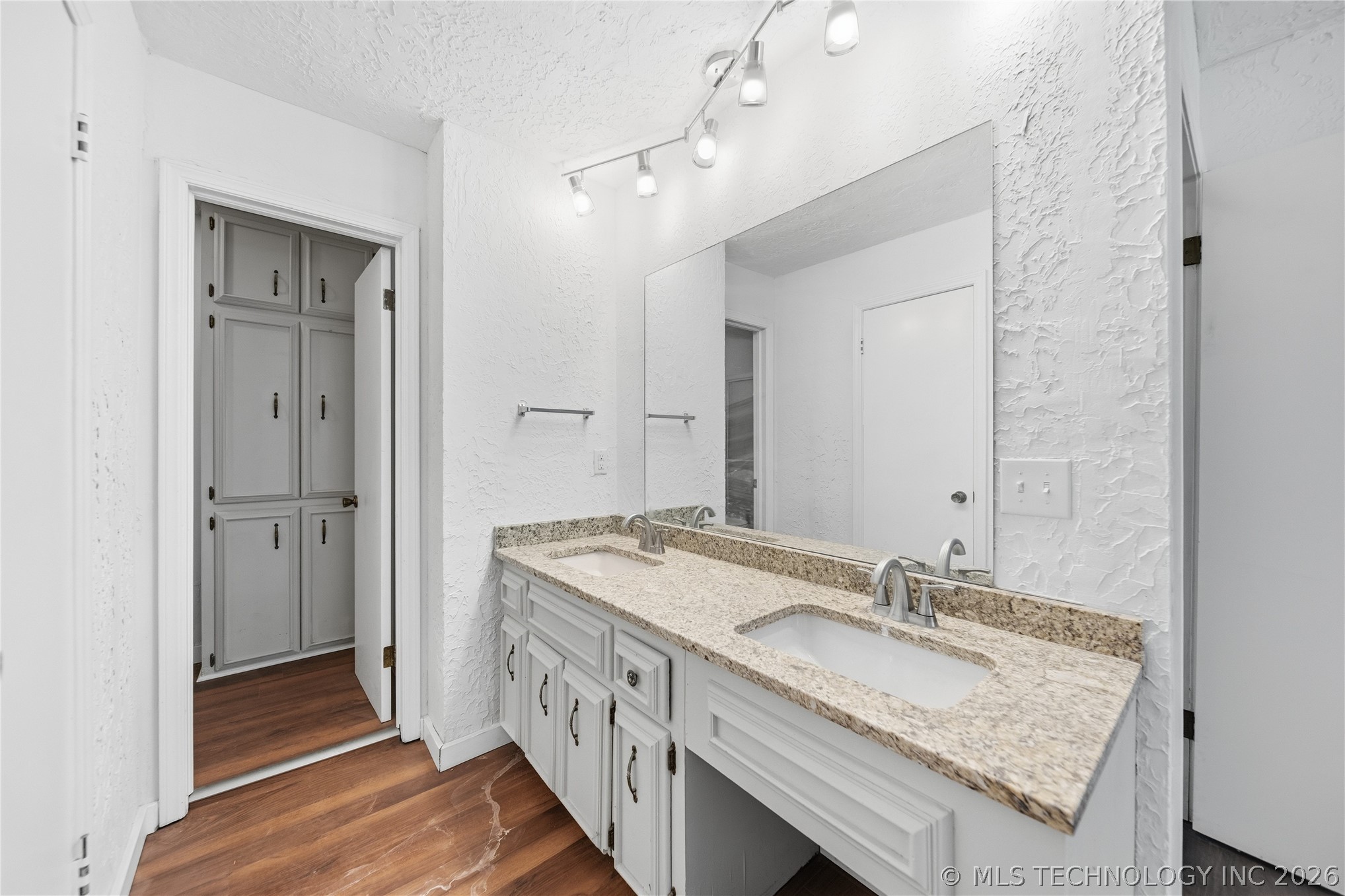 3928 E 60th Place Tulsa OK 74135