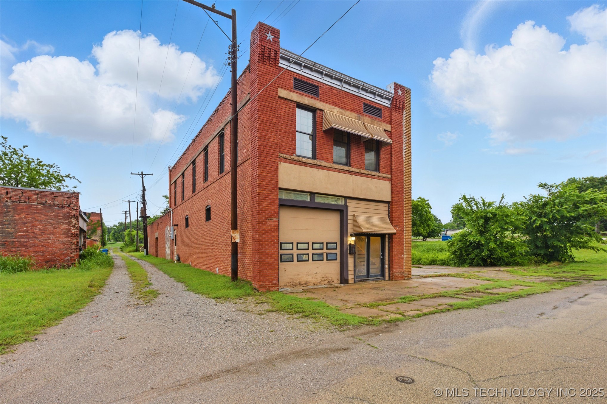 111 E Broadway Avenue Yale OK 74085