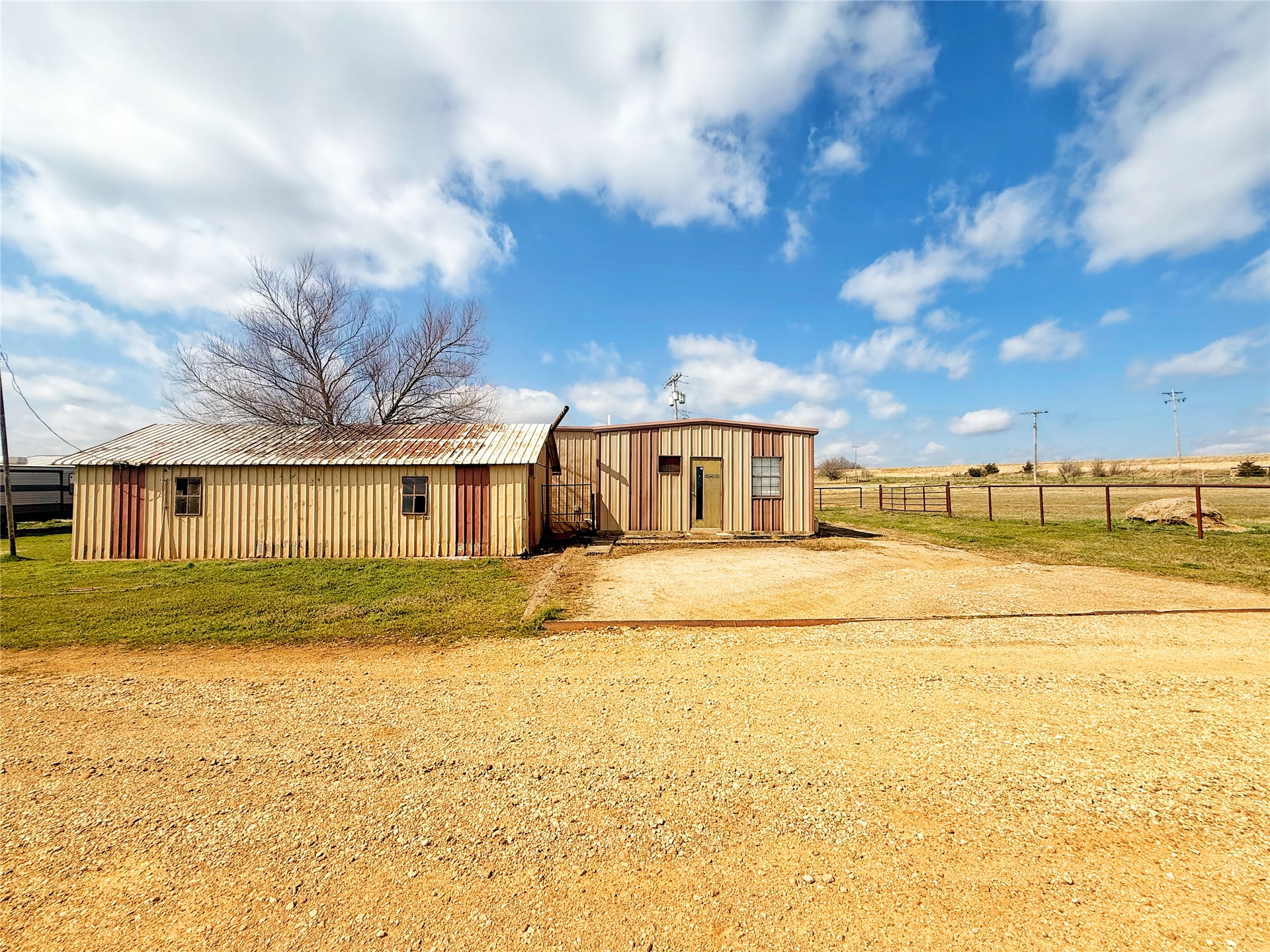 6655 133rd Holdenville OK 74848