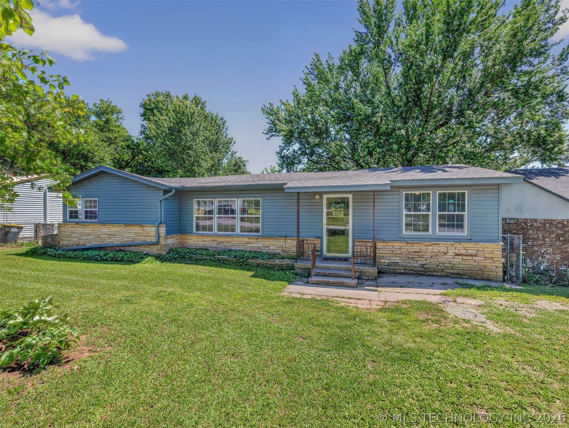 202 E Hickory Street Coweta OK 74429