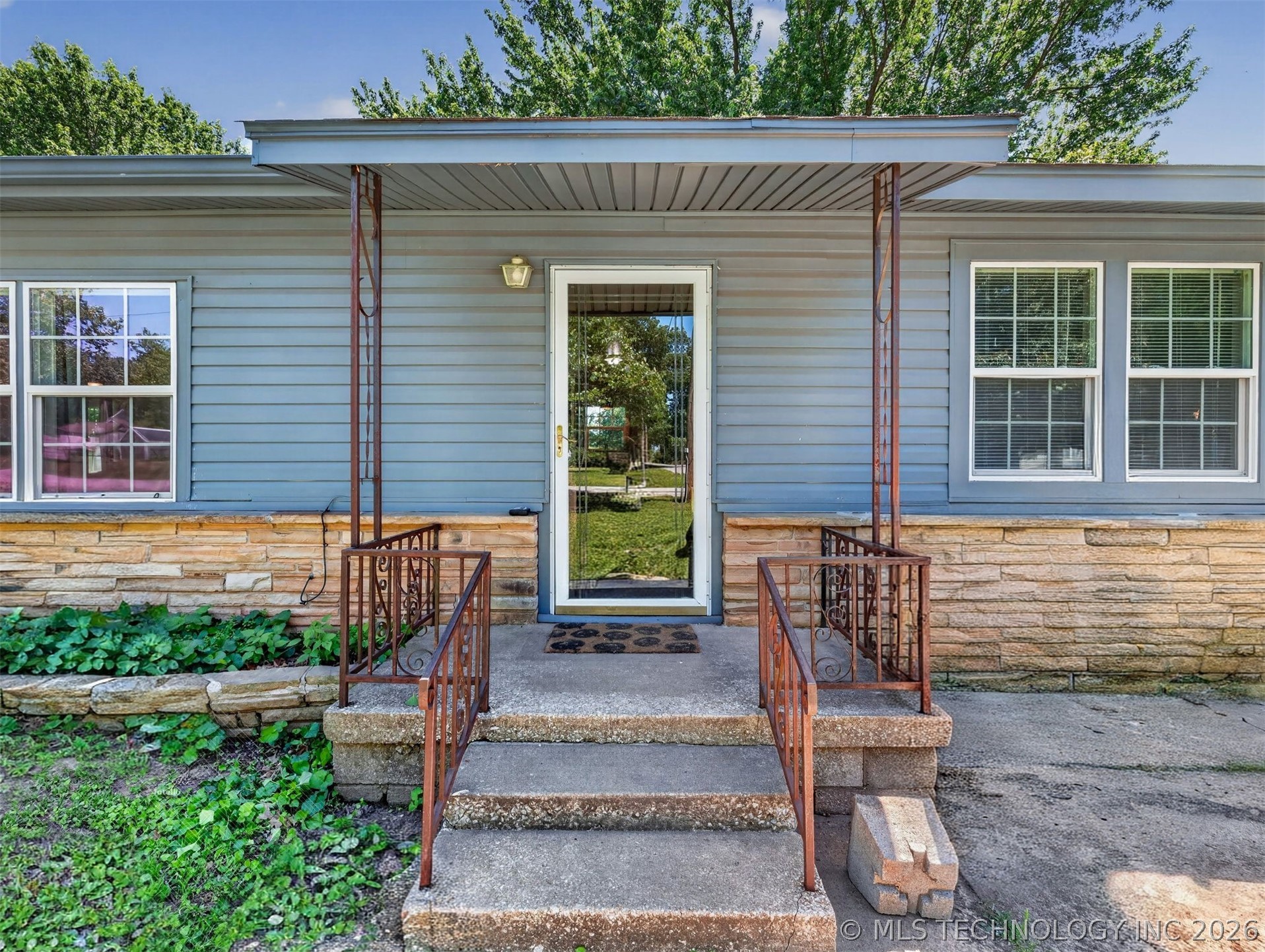 202 E Hickory Street Coweta OK 74429