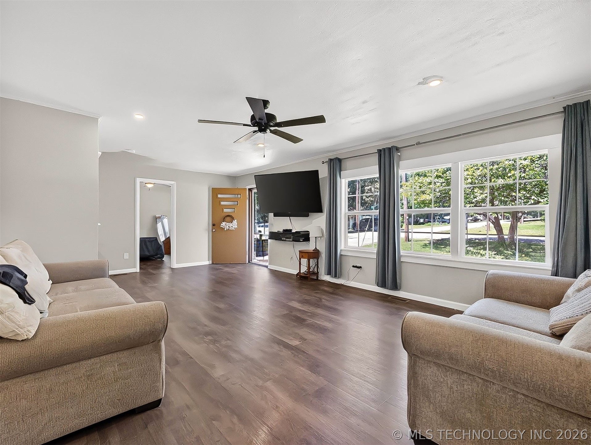 202 E Hickory Street Coweta OK 74429