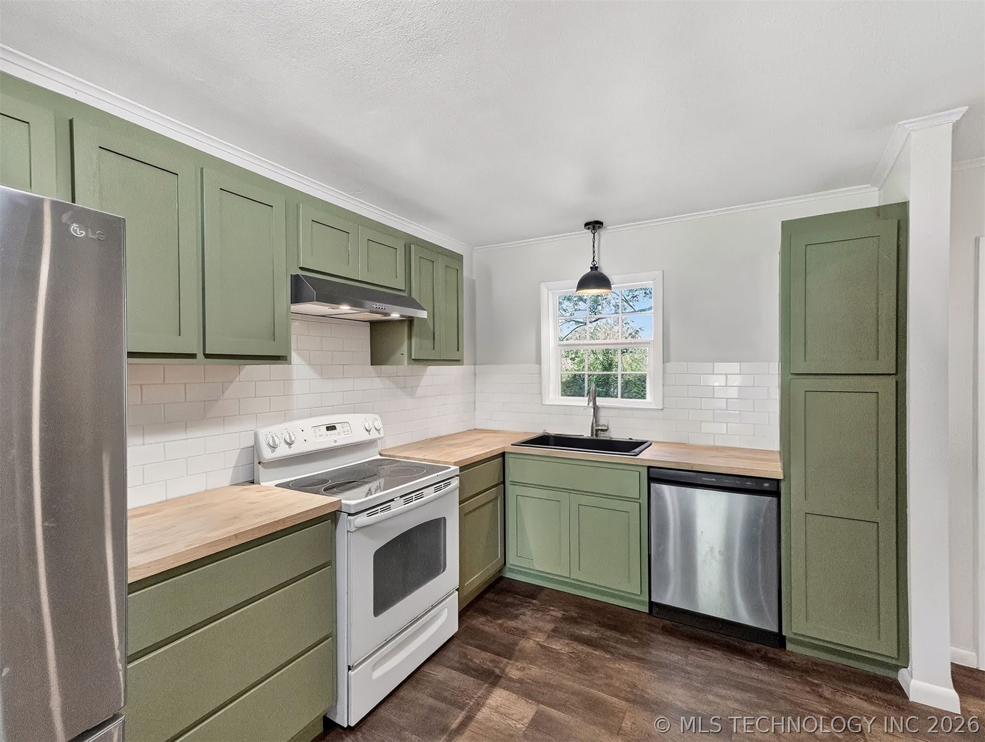 202 E Hickory Street Coweta OK 74429