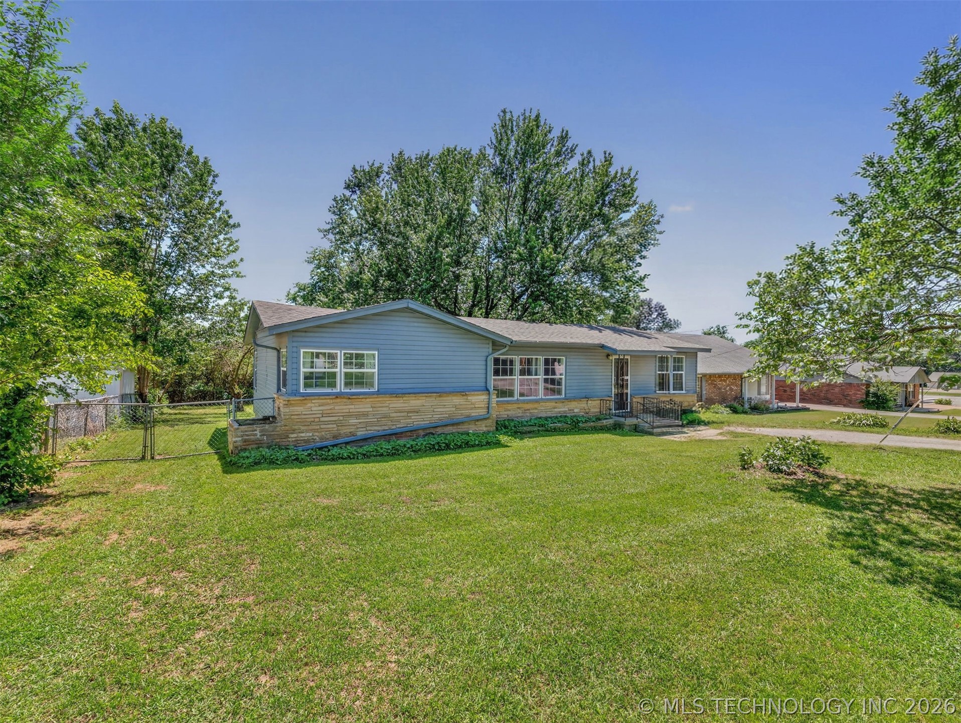 202 E Hickory Street Coweta OK 74429