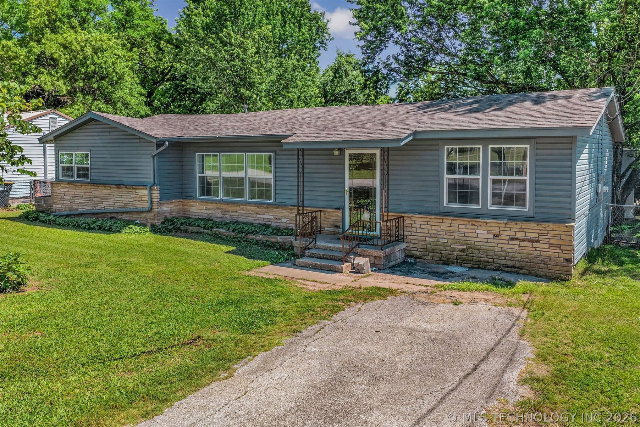 202 E Hickory Street Coweta OK 74429