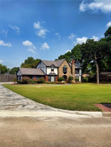 1103 Oakwood Circle Henryetta OK 74437