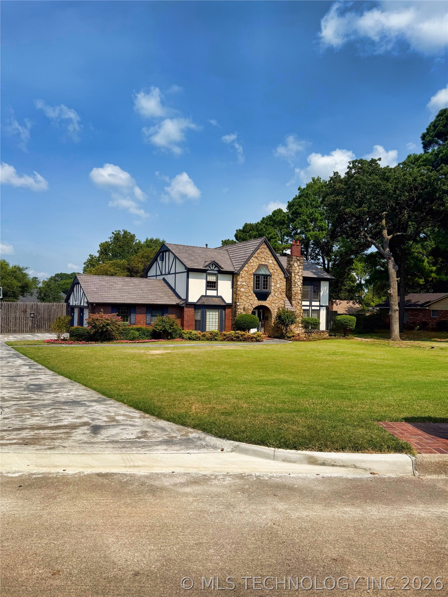 1103 Oakwood Circle Henryetta OK 74437