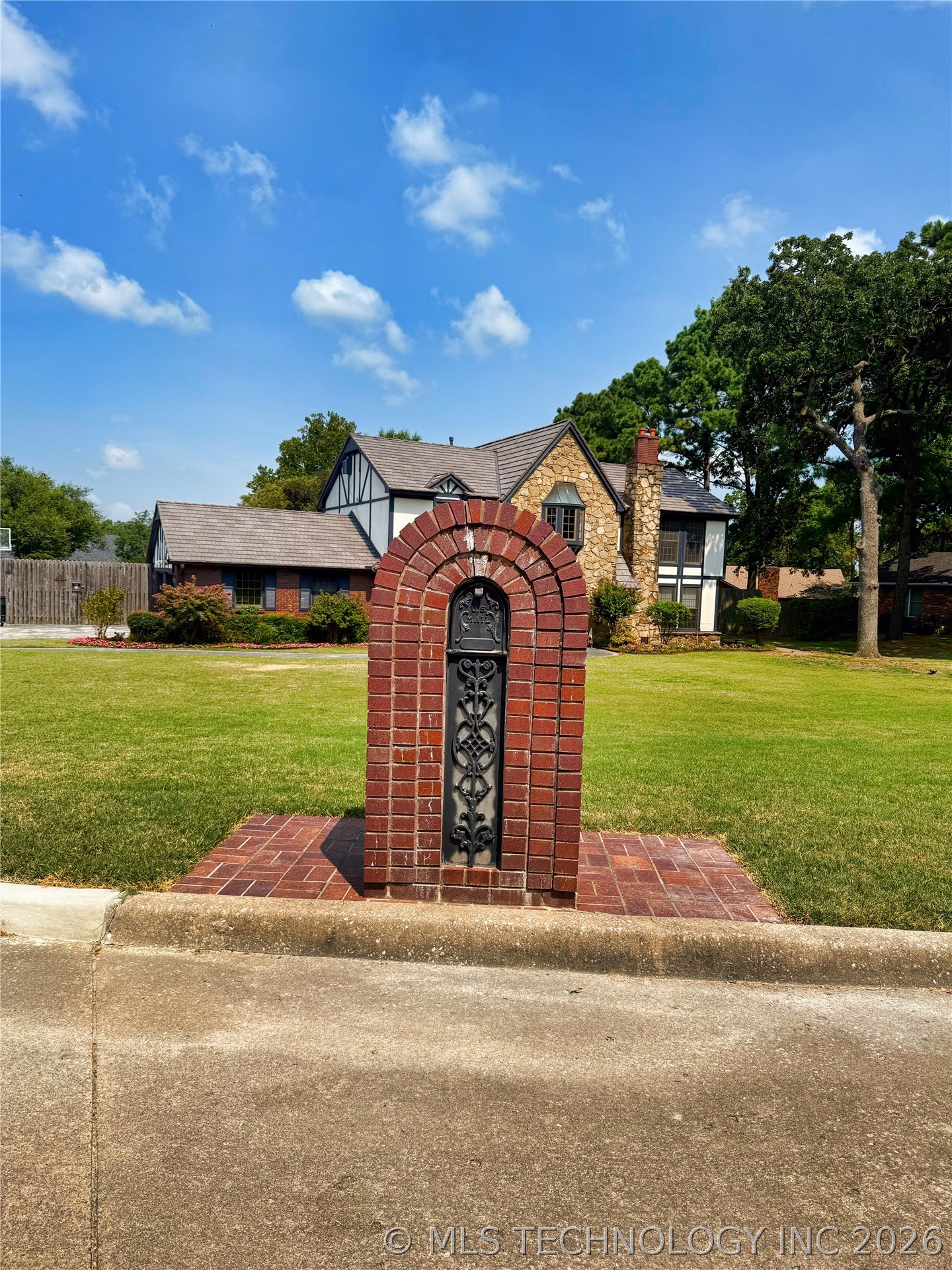1103 Oakwood Circle Henryetta OK 74437