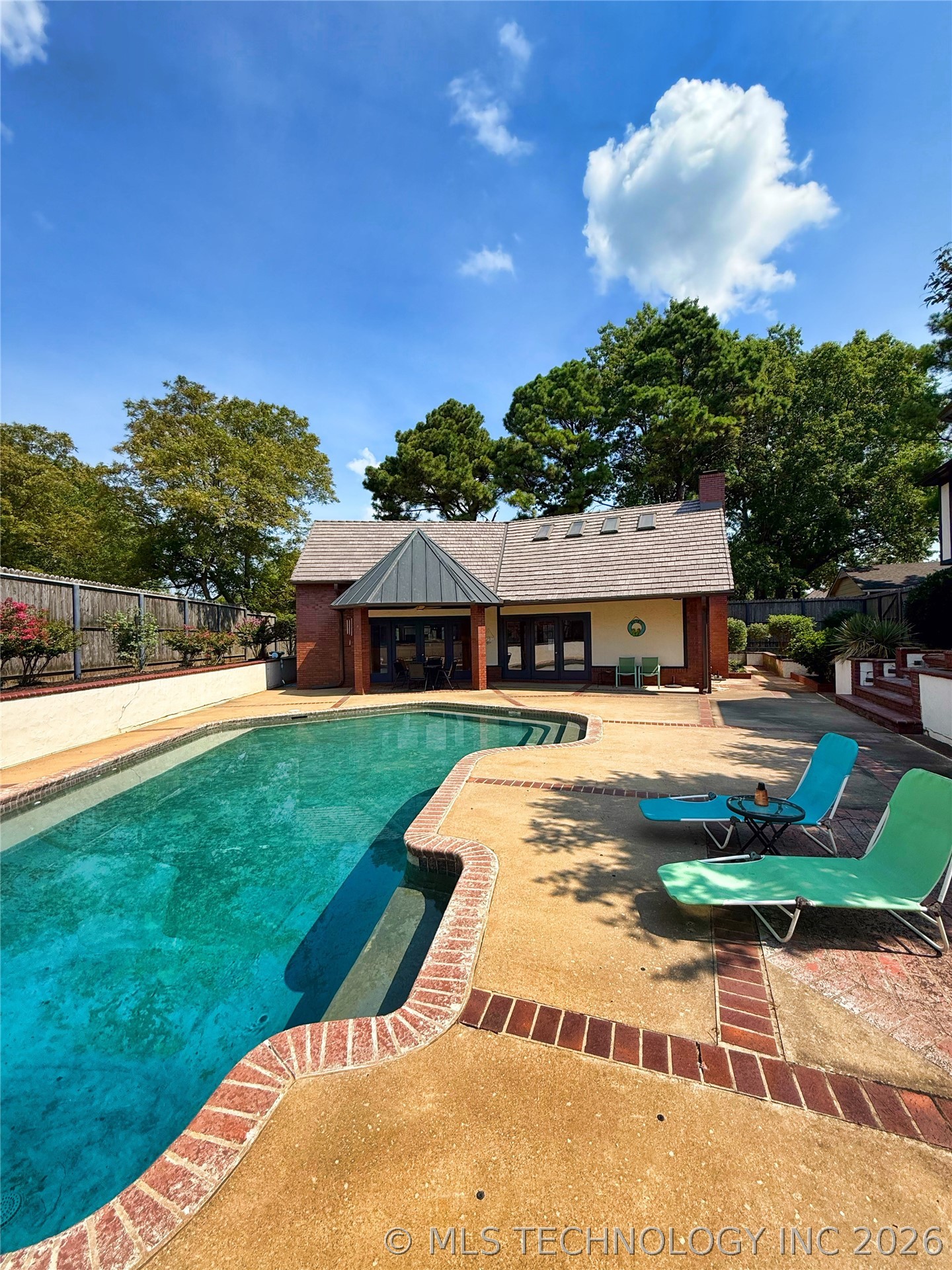 1103 Oakwood Circle Henryetta OK 74437
