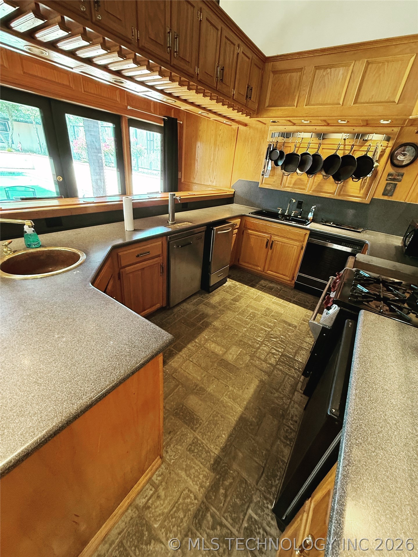 1103 Oakwood Circle Henryetta OK 74437