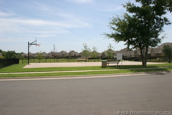 8007 S Galveston Court Tulsa OK 74132
