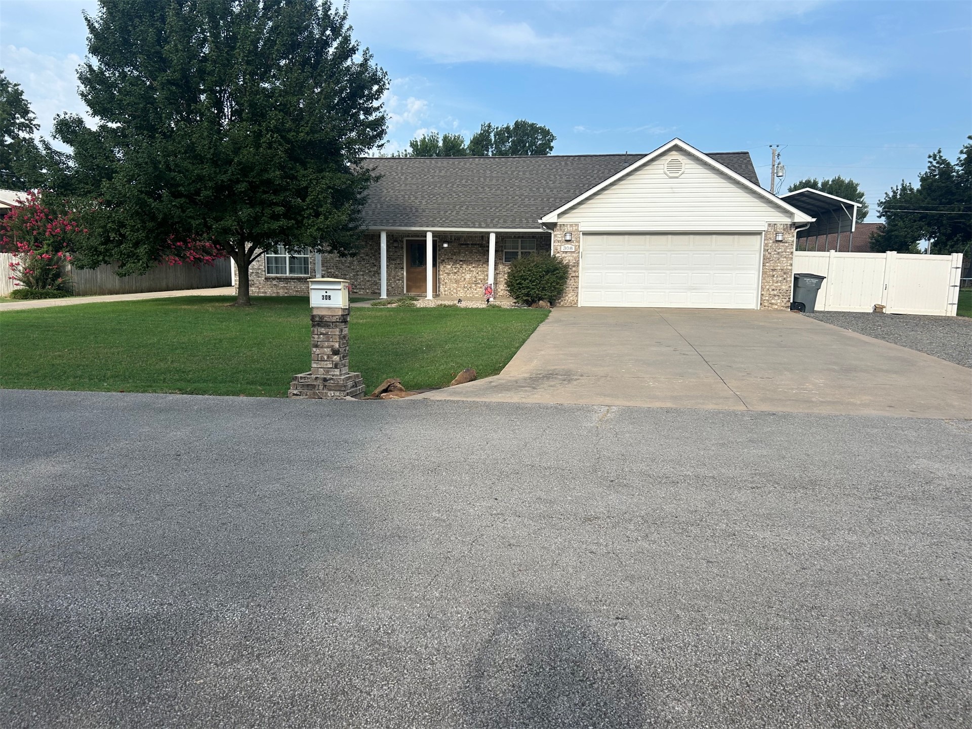 308 S Mary Avenue E Wagoner OK 74467