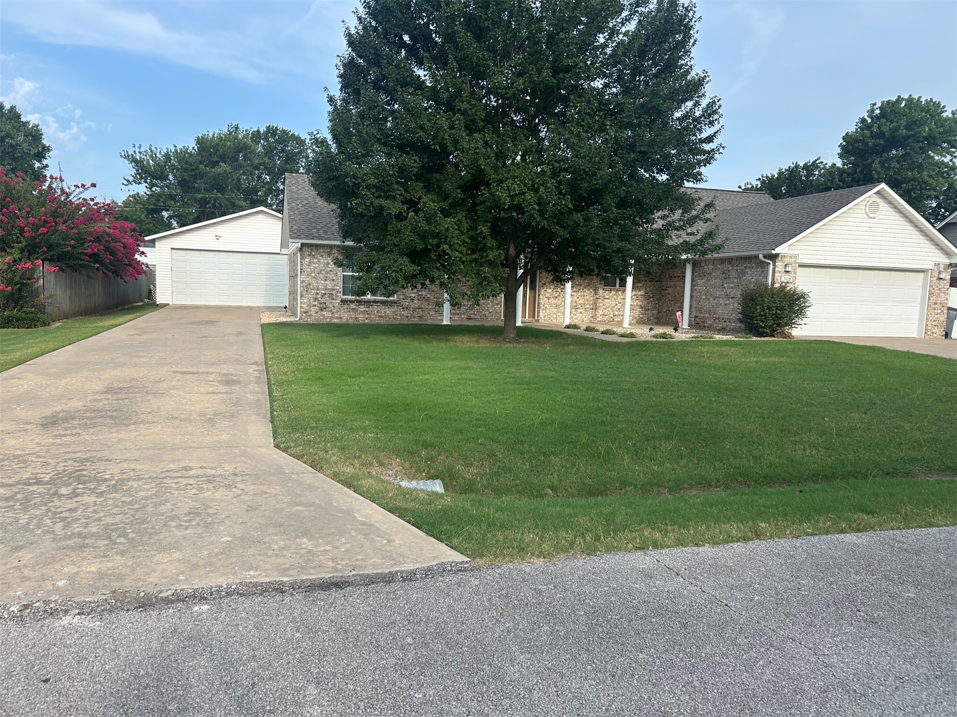 308 S Mary Avenue E Wagoner OK 74467