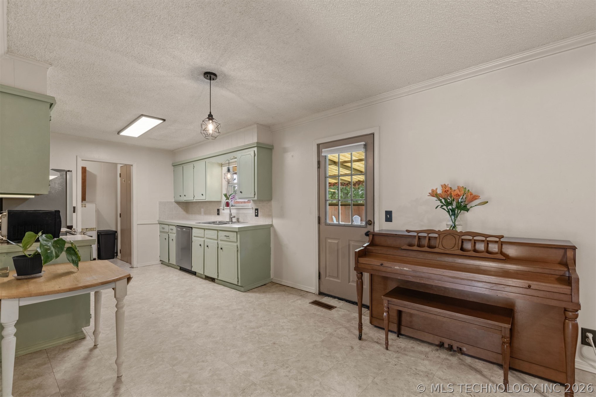 11411 E 37th Place Tulsa OK 74146
