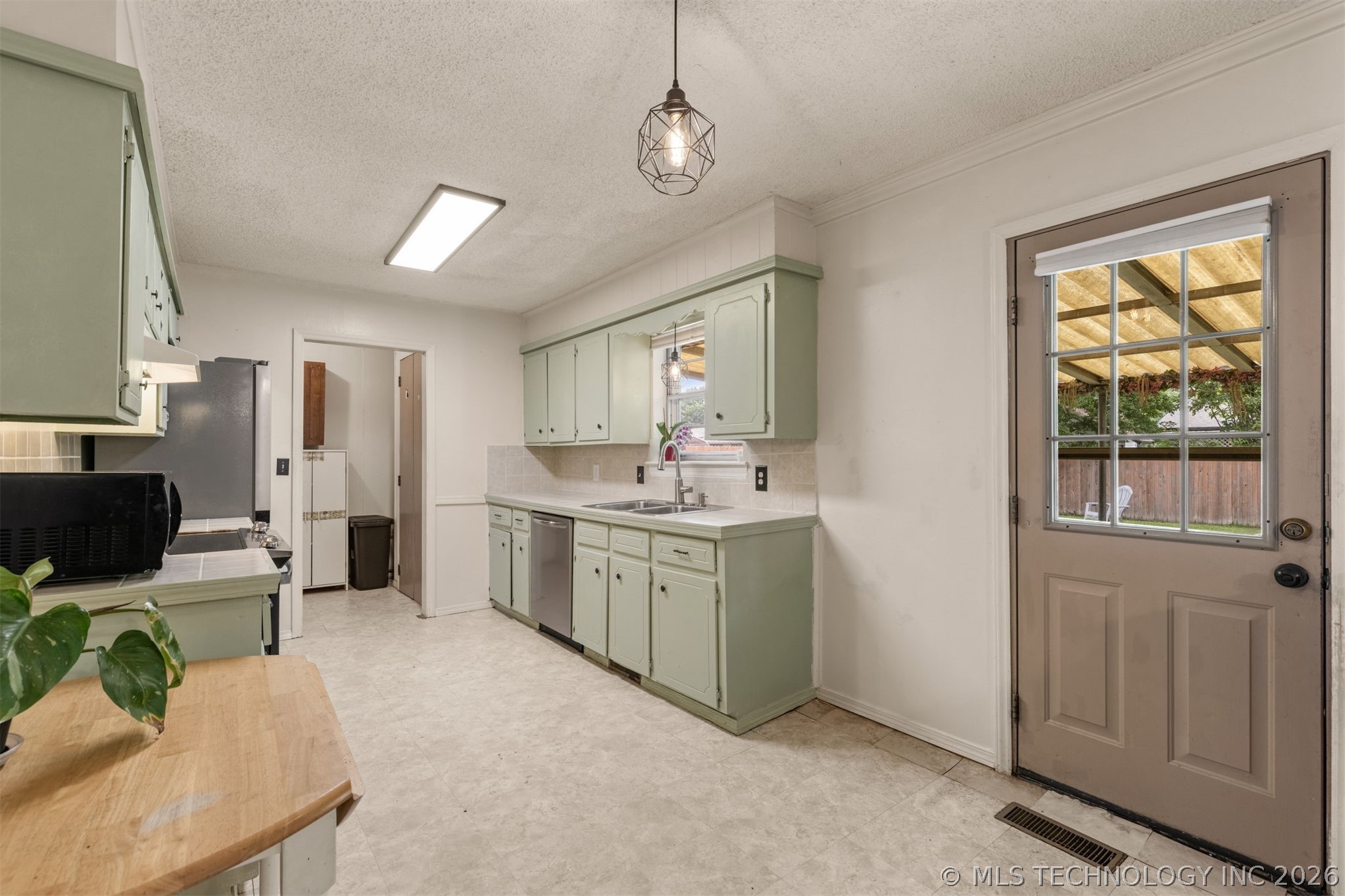 11411 E 37th Place Tulsa OK 74146