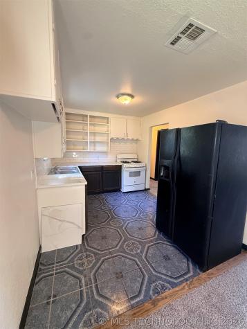 4907 N Garrison Place Tulsa OK 74126