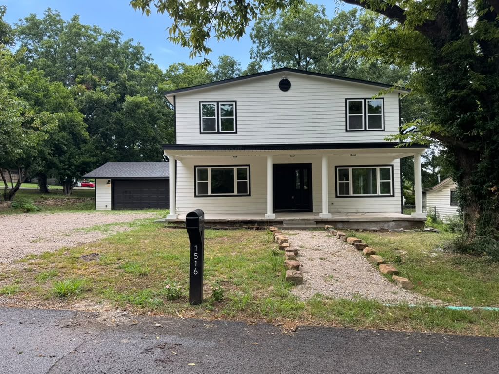 1516 W School Street Claremore OK 74017