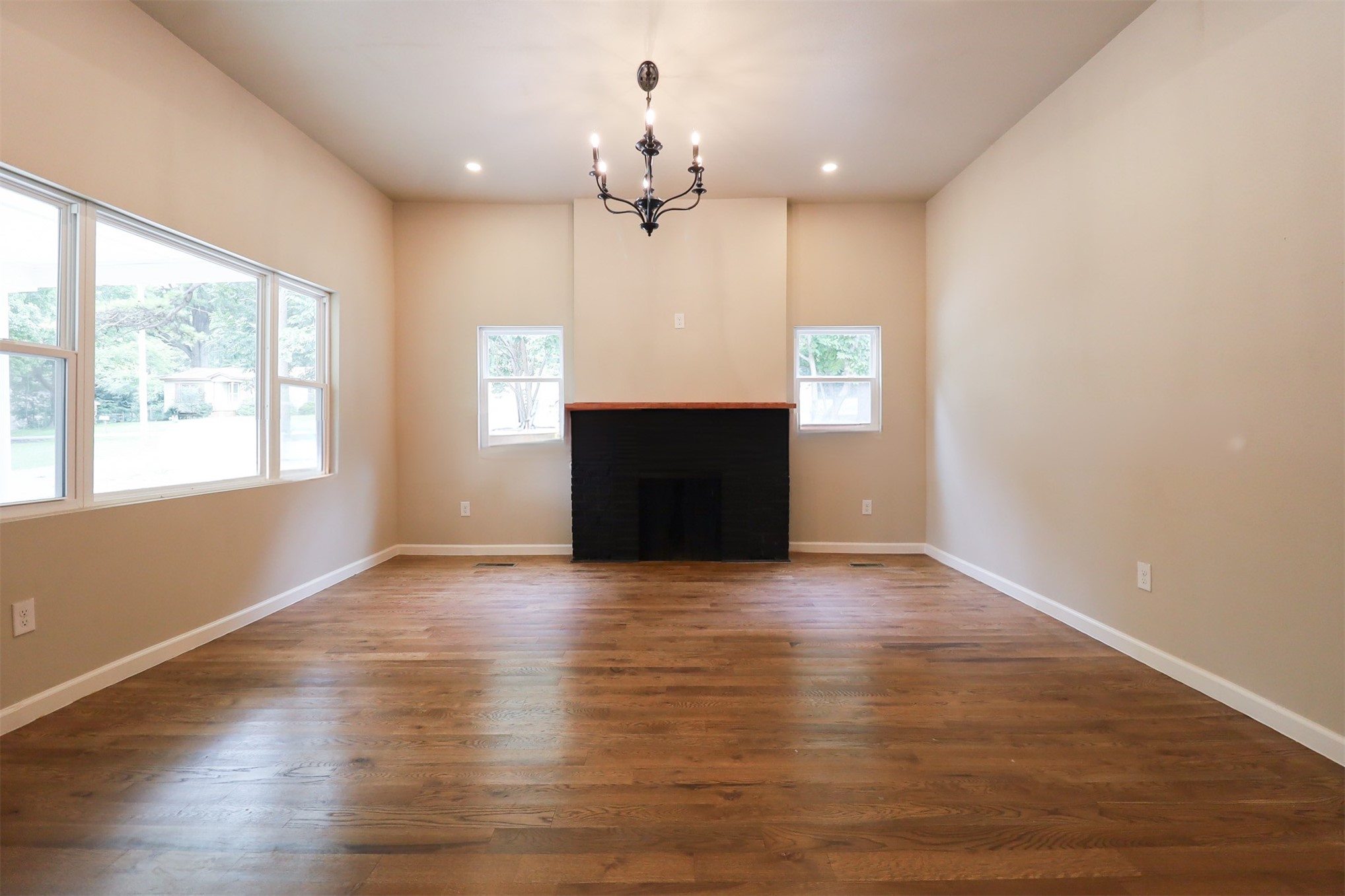 1516 W School Street Claremore OK 74017