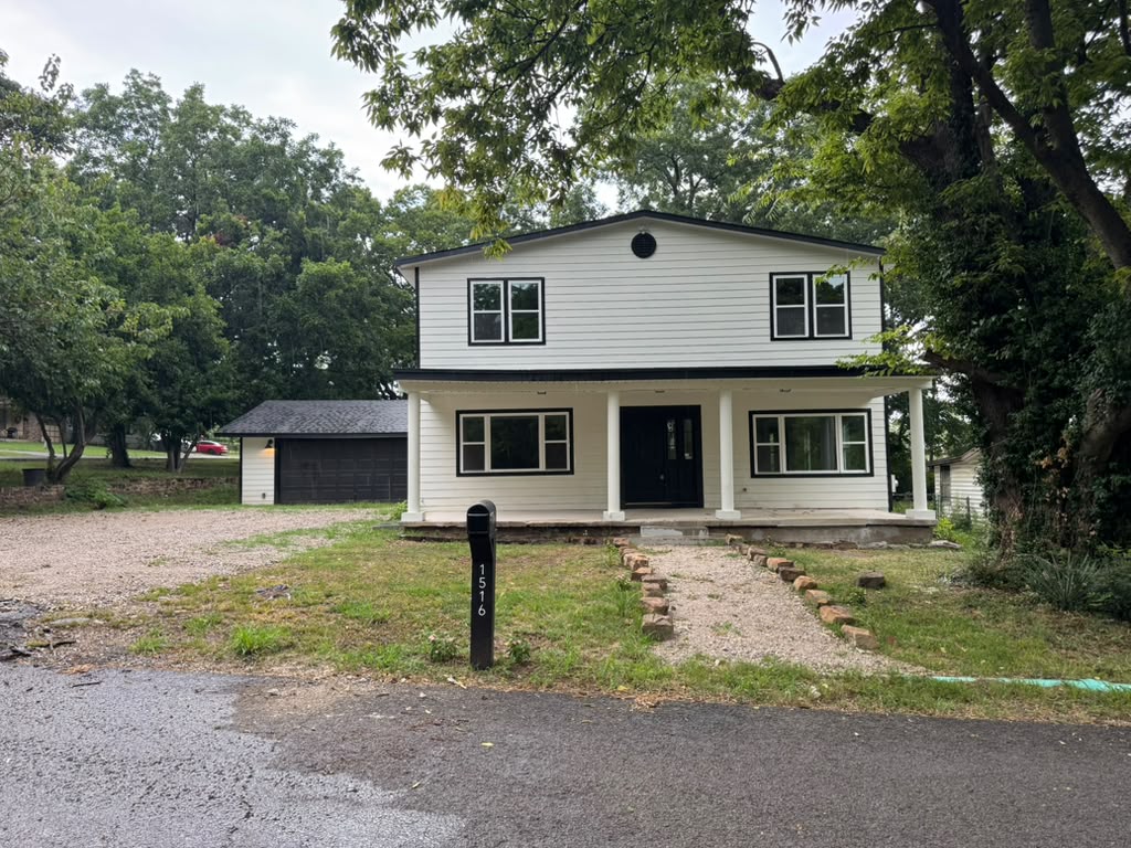 1516 W School Street Claremore OK 74017