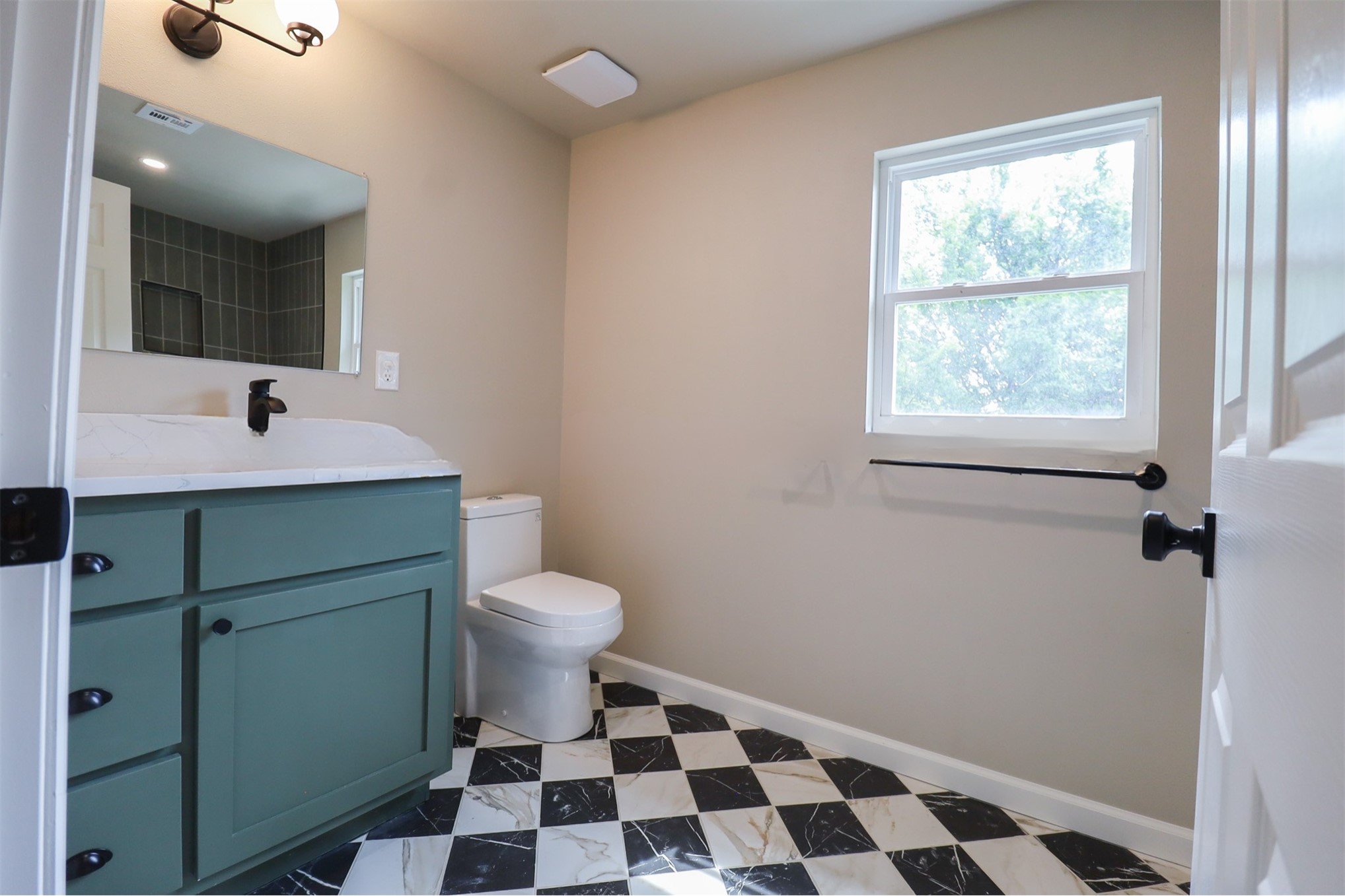 1516 W School Street Claremore OK 74017