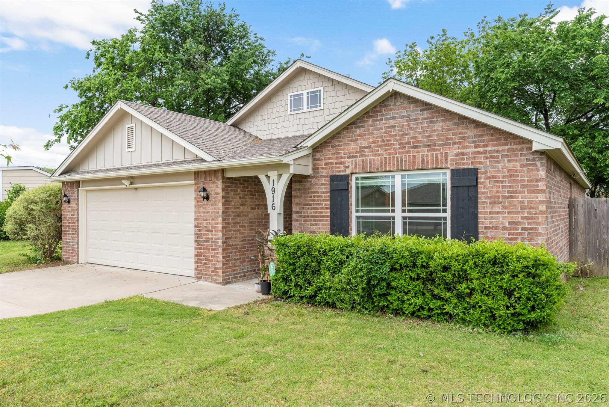 1916 N Kenosha Court Tulsa OK 74106