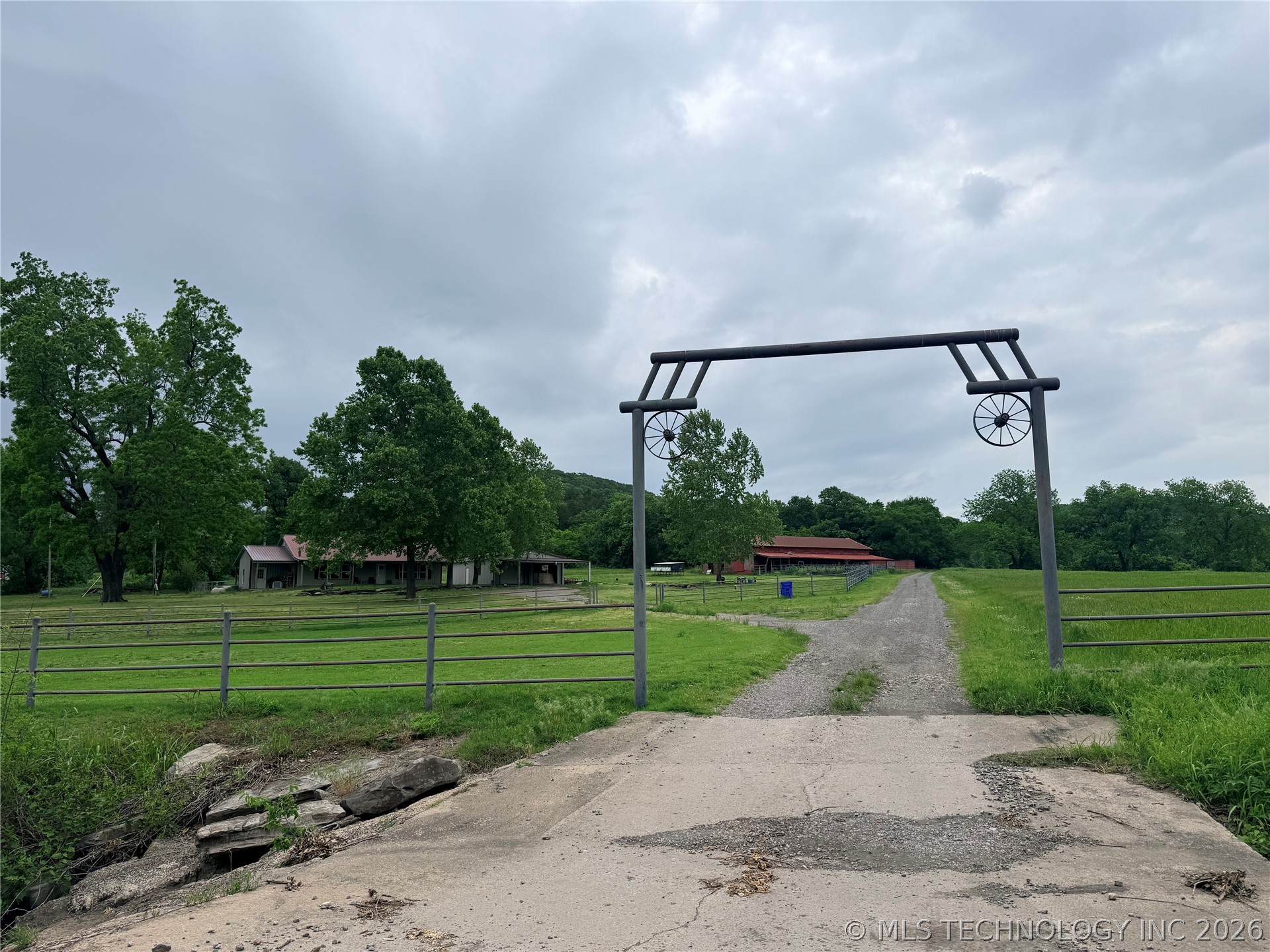 2002 Cedar Bluff Road Fort Gibson OK 74434