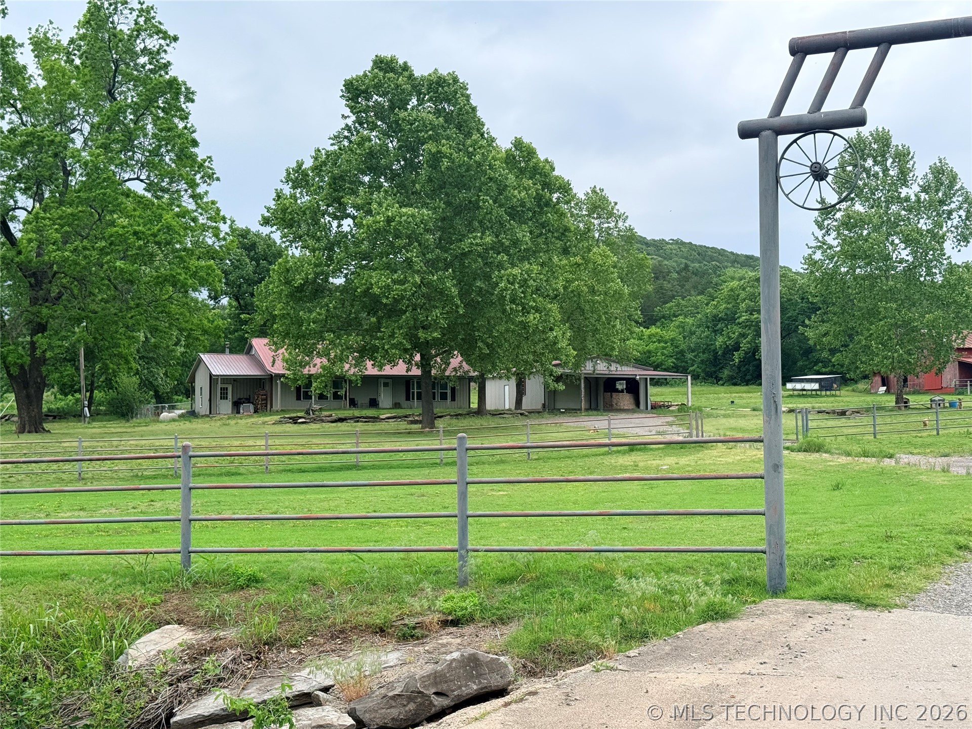 2002 Cedar Bluff Road Fort Gibson OK 74434