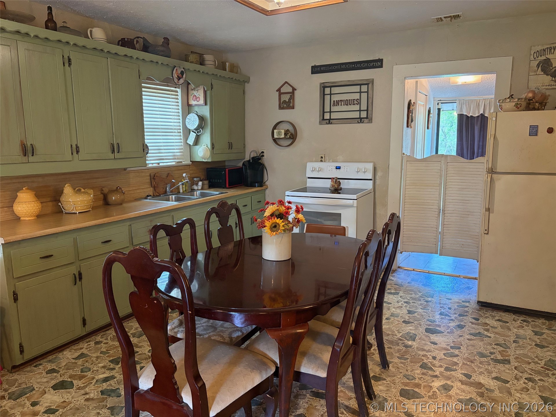 416 W Ash Street Maud OK 74854