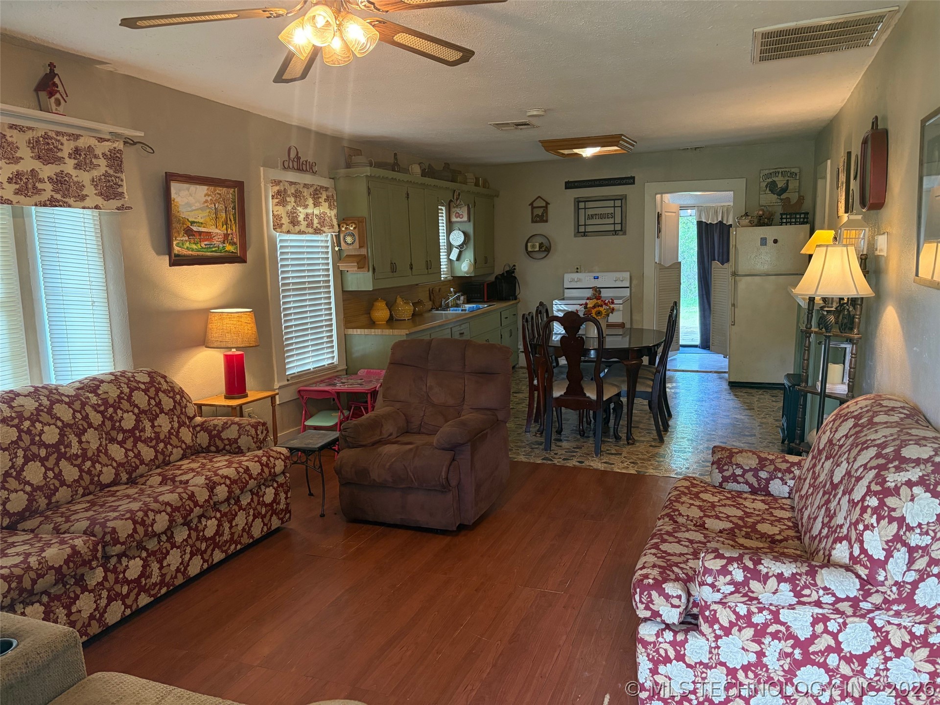 416 W Ash Street Maud OK 74854