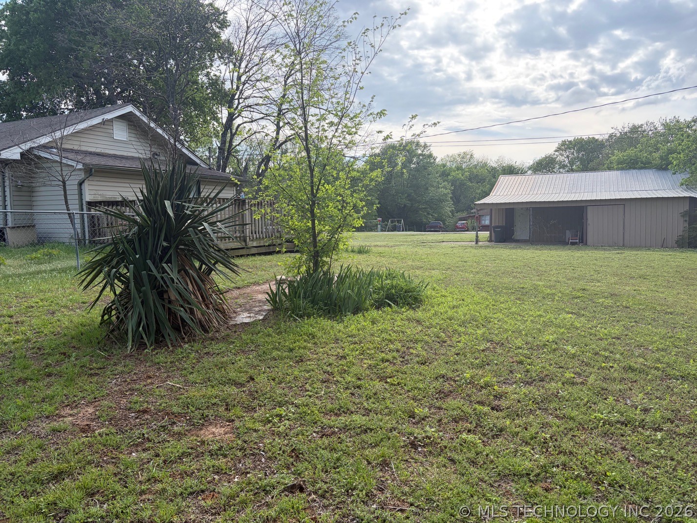 416 W Ash Street Maud OK 74854